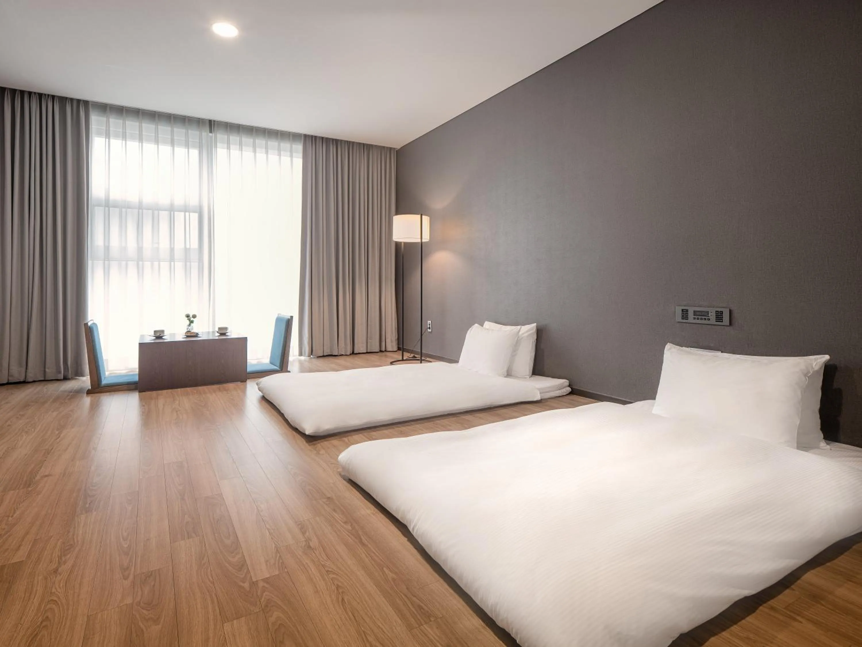 Photo of the whole room, Bed in Hotel Tops 10