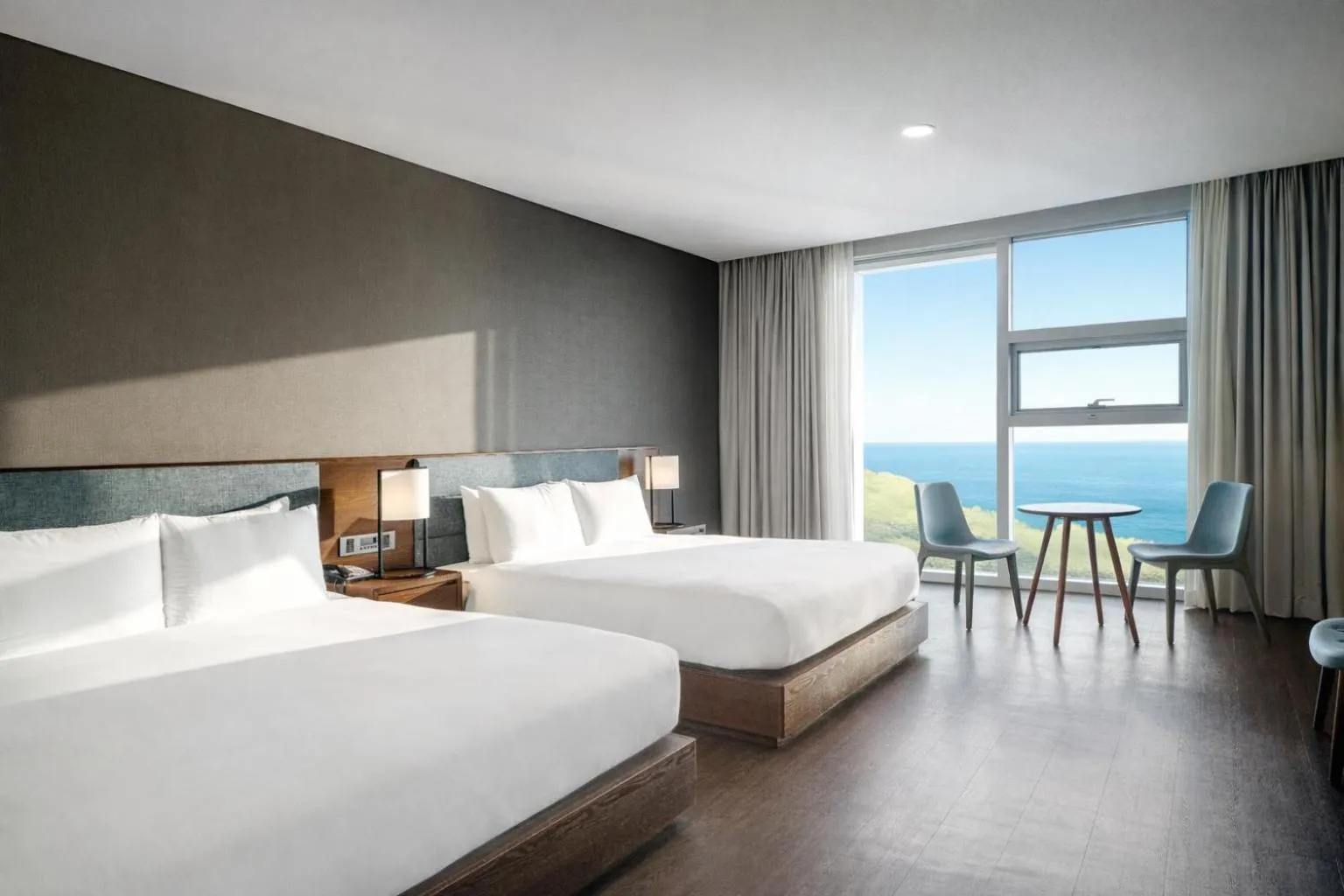 Photo of the whole room, Bed in Hotel Tops 10