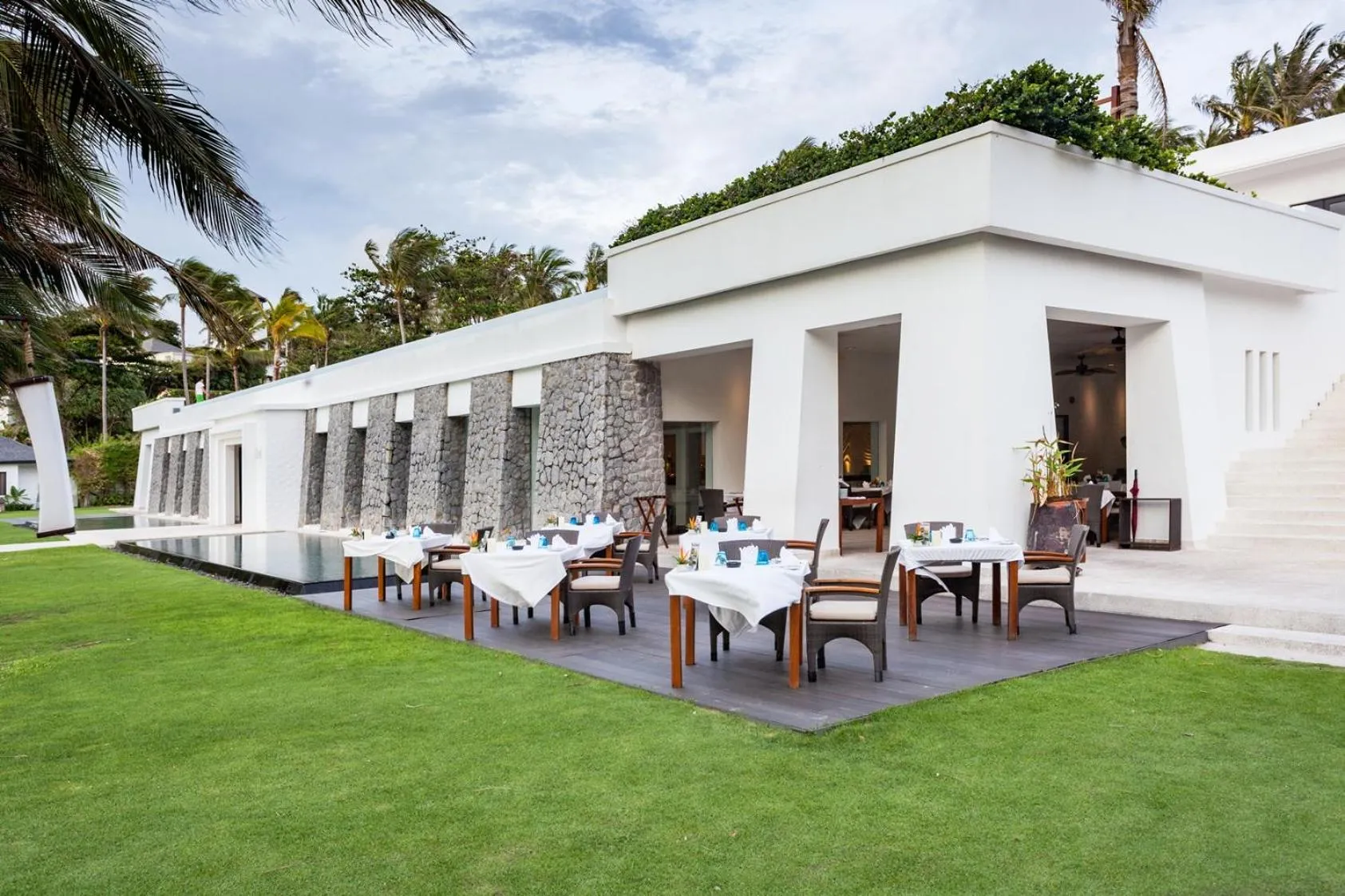 Restaurant/places to eat in The Racha