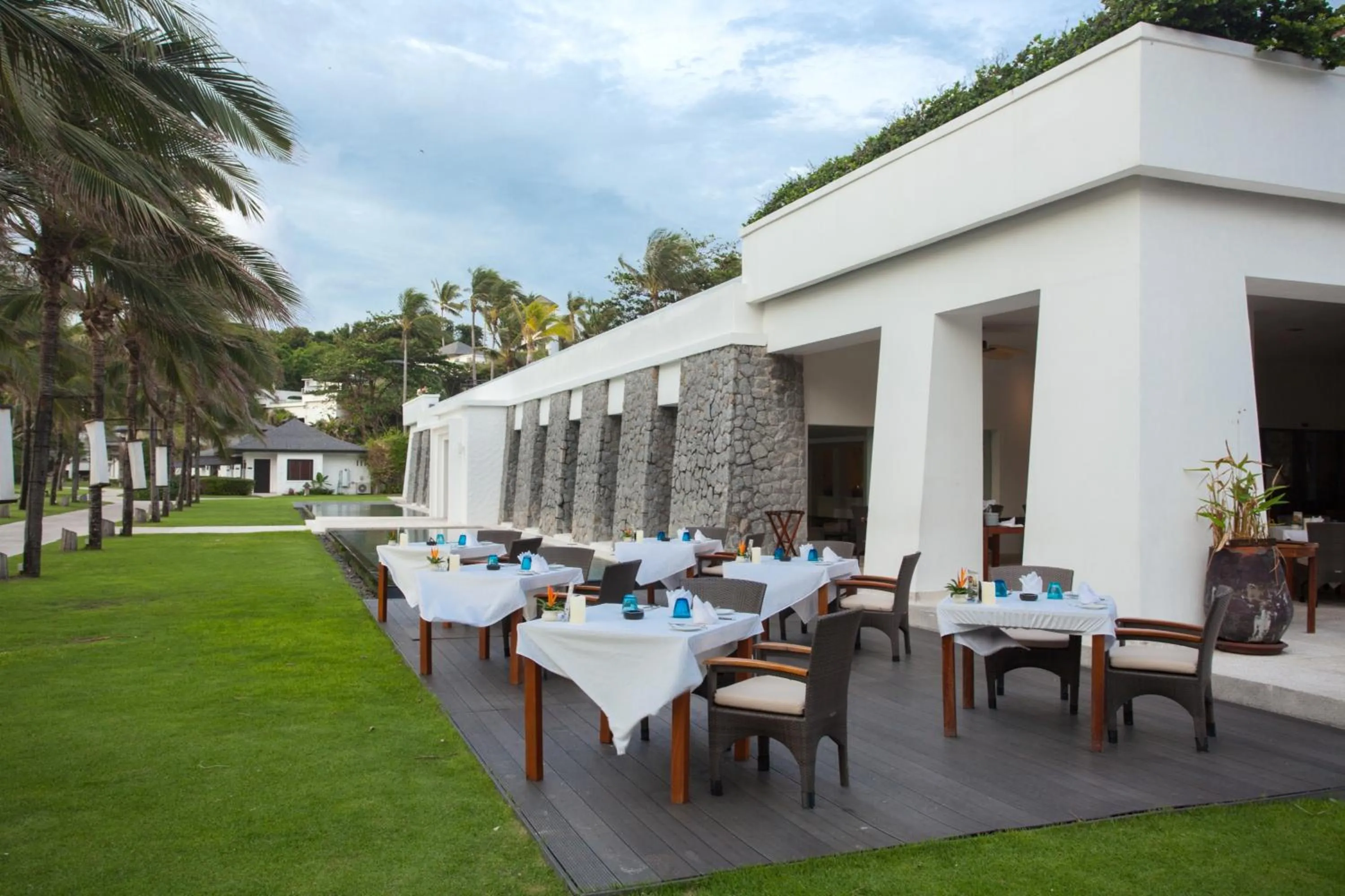 Restaurant/places to eat in The Racha