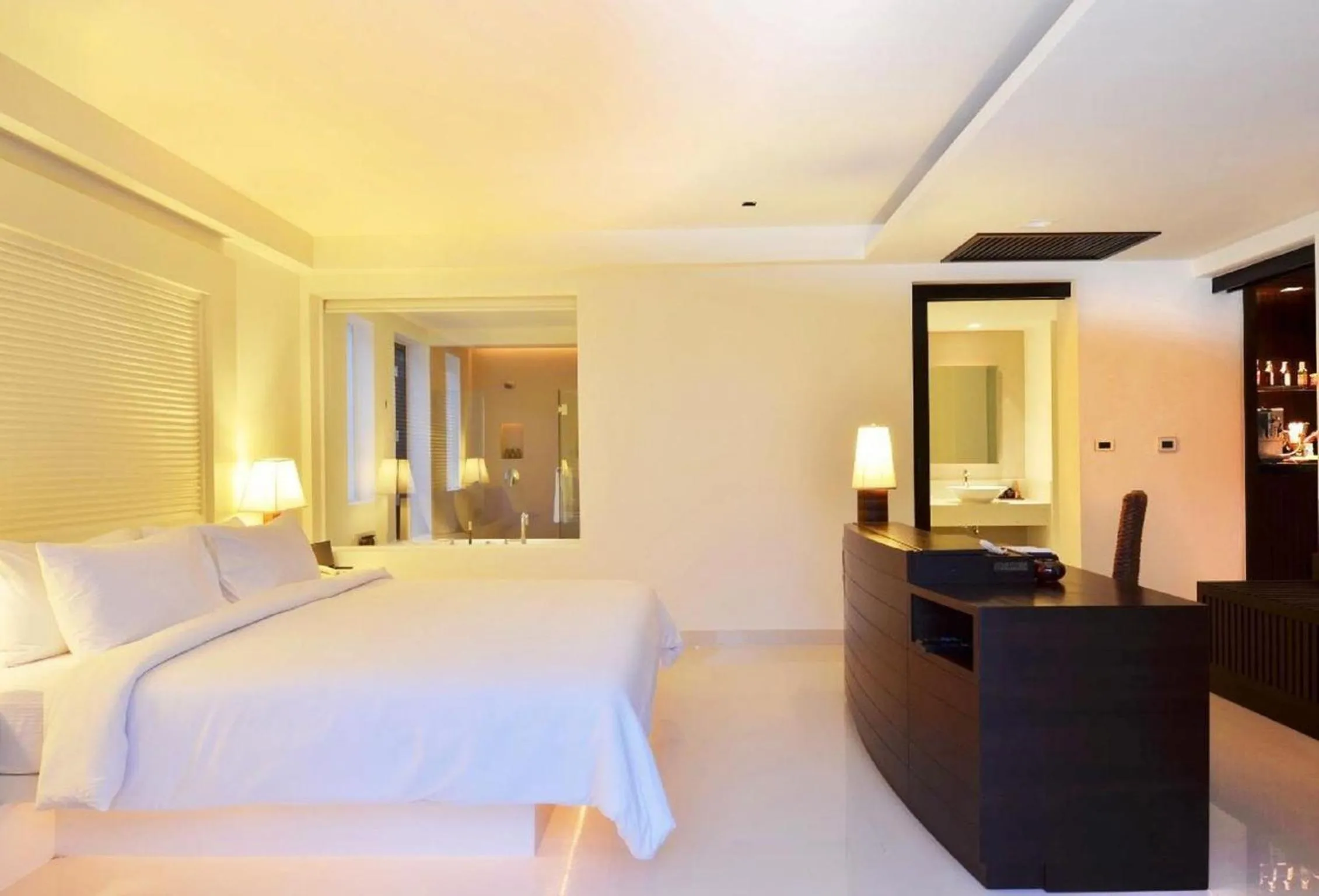 Photo of the whole room, Bed in The Racha