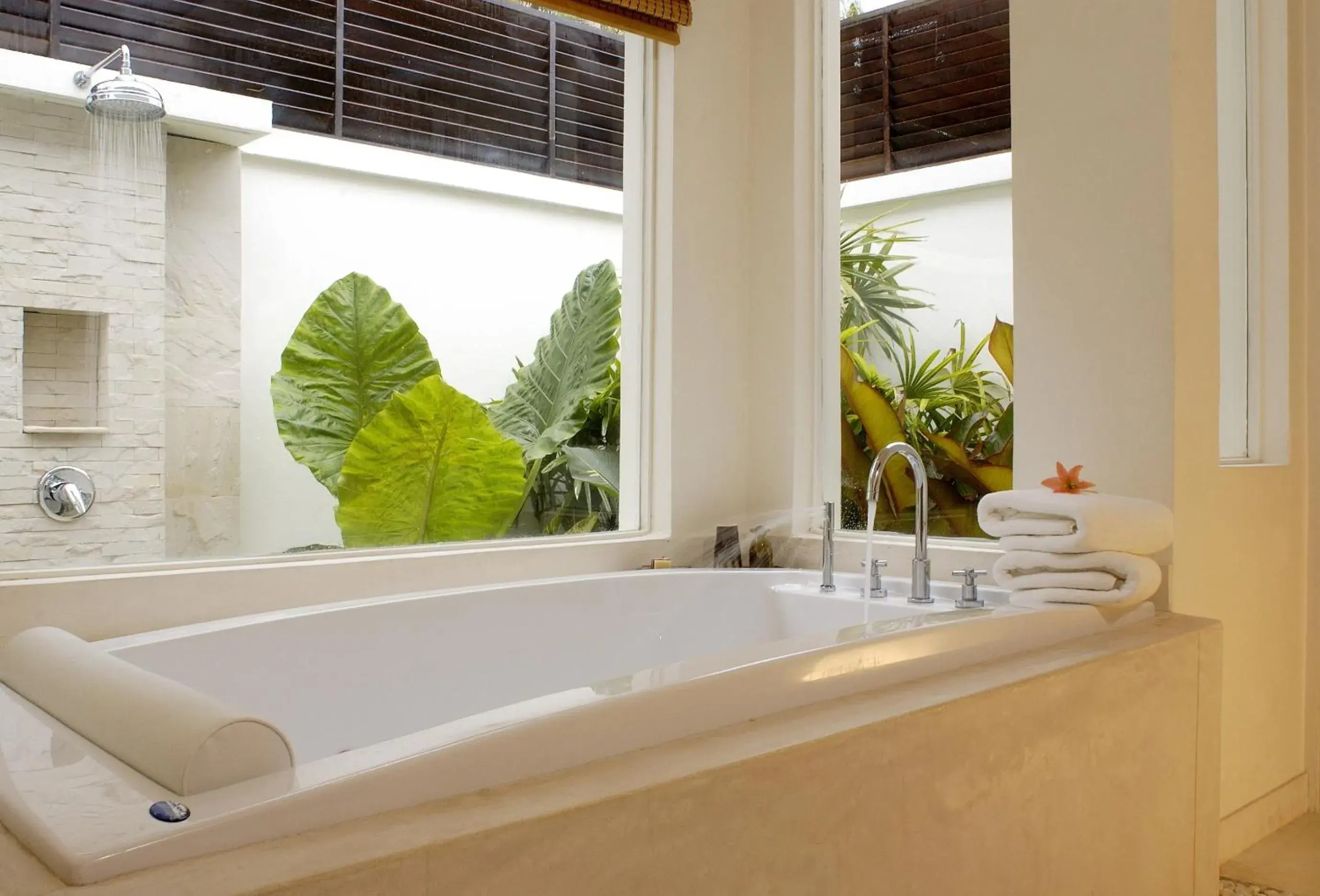 Grand Deluxe Villa in The Racha Grand Deluxe Villa in The Racha