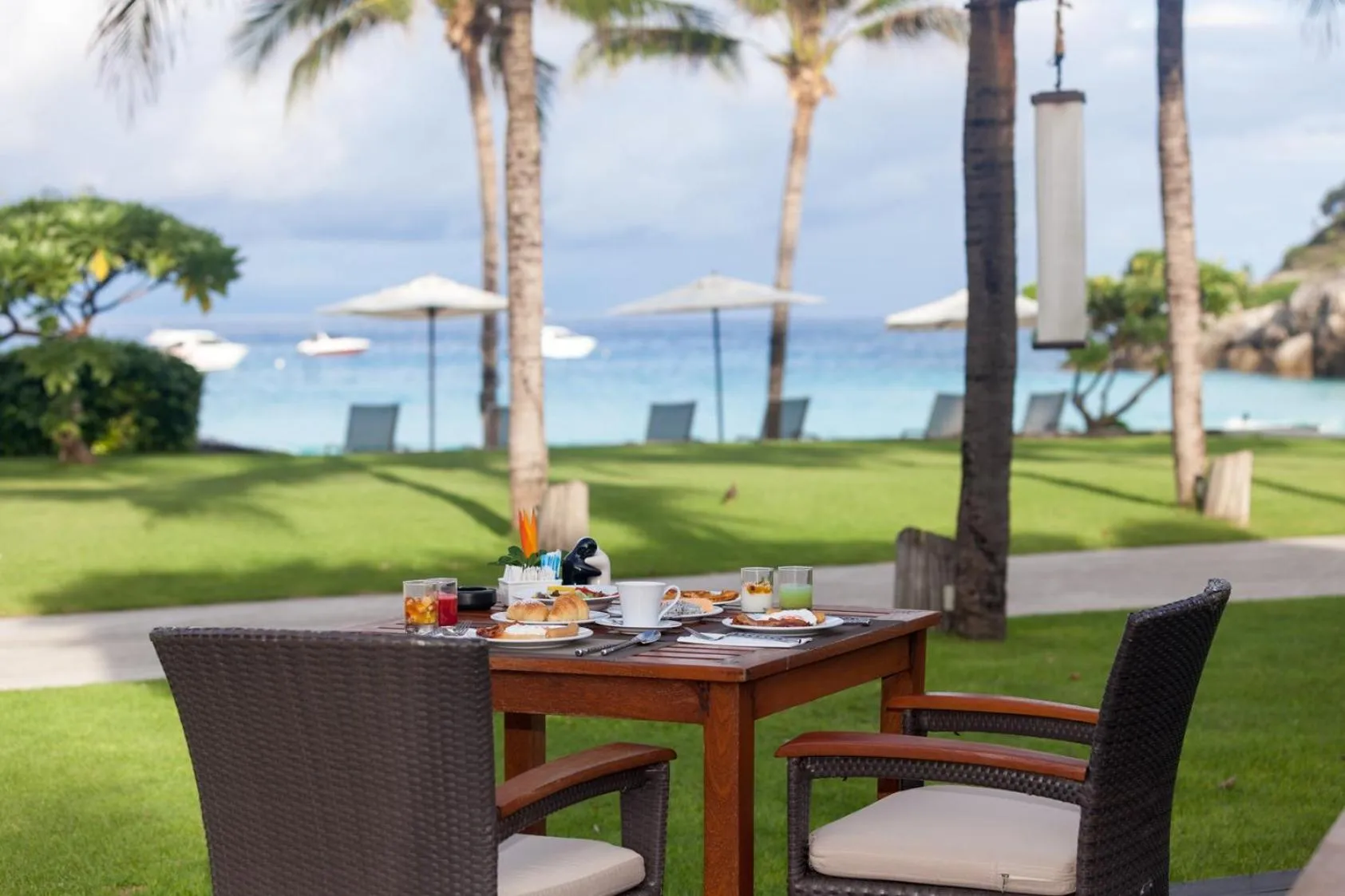 Restaurant/places to eat in The Racha