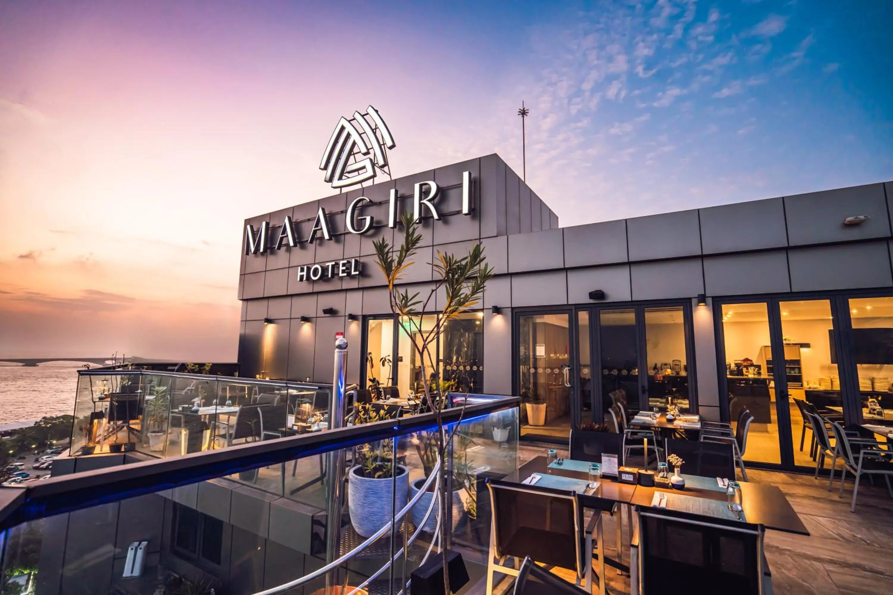 Restaurant/places to eat in Maagiri Hotel