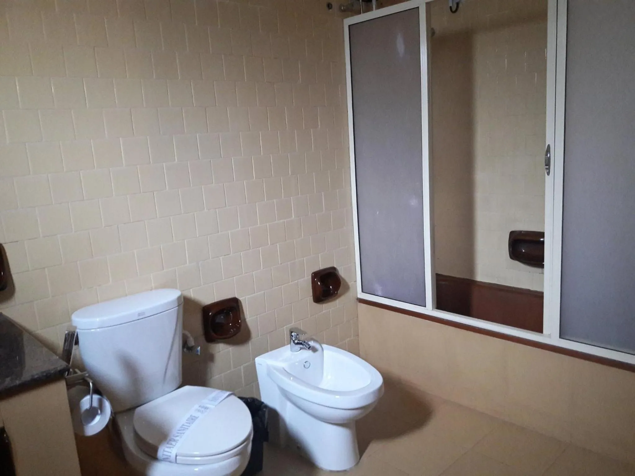 Toilet in New Kandy Residence