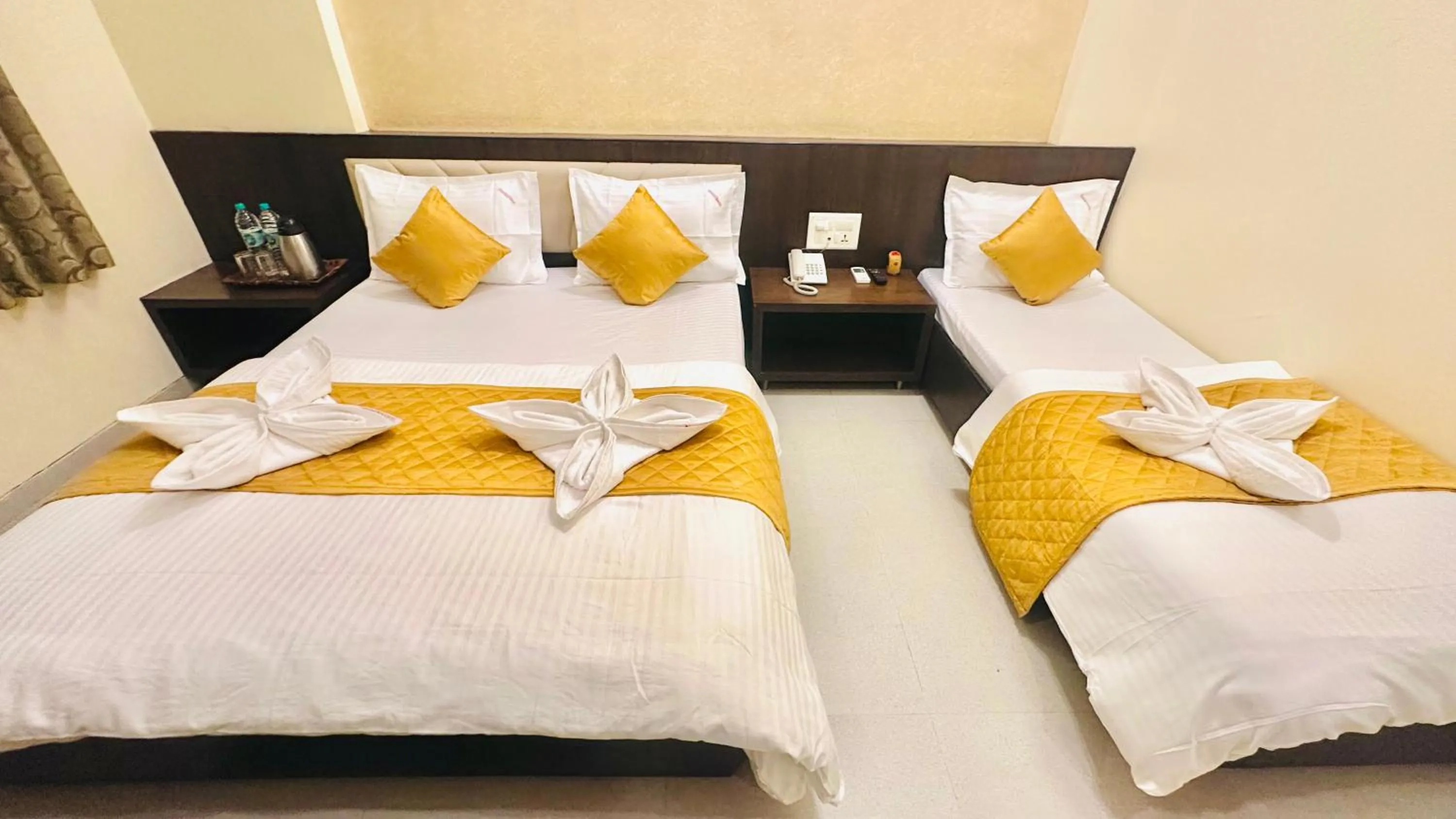 Bed in Hotel Sai Gurusthan
