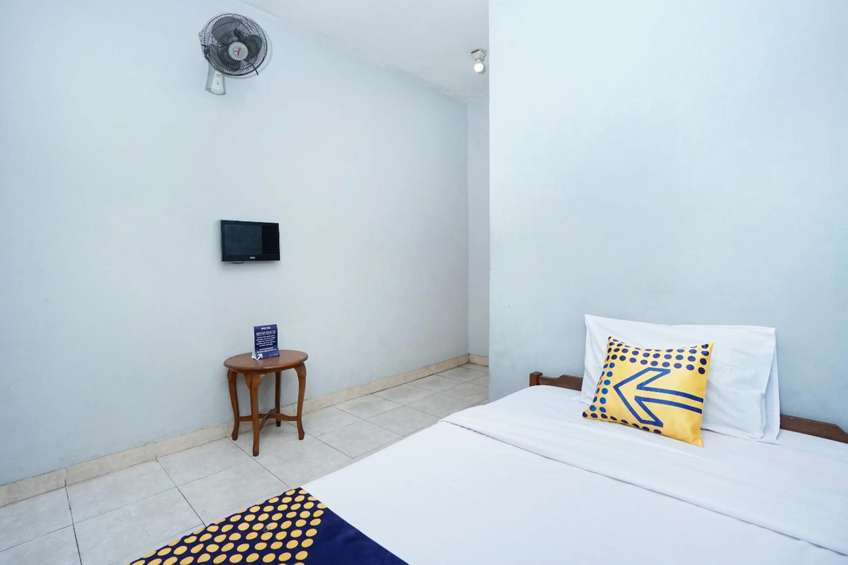 Bedroom, TV/Entertainment Center in SPOT ON 2857 Hotel Pelangi