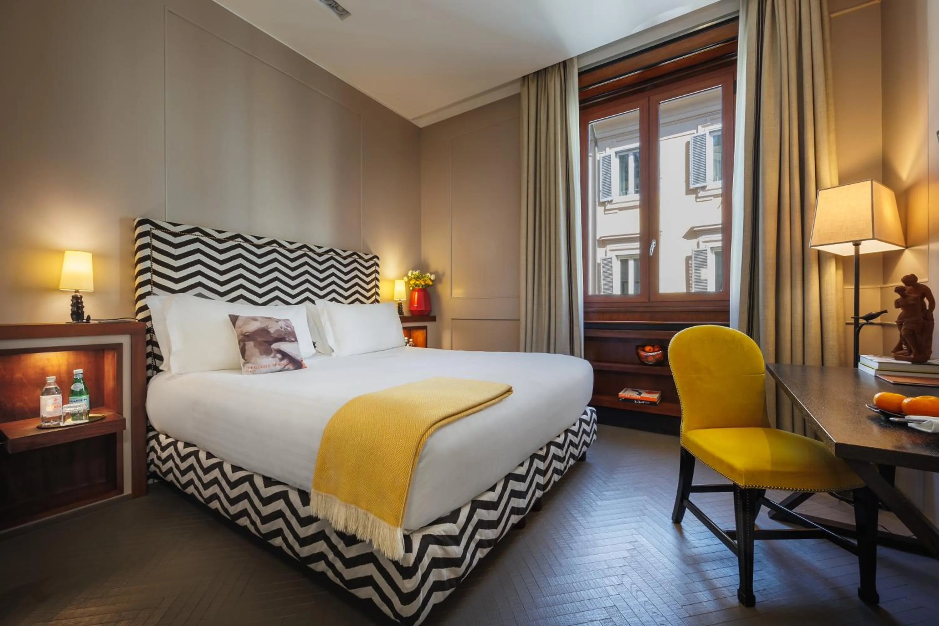 Bed in Singer Palace Hotel Roma