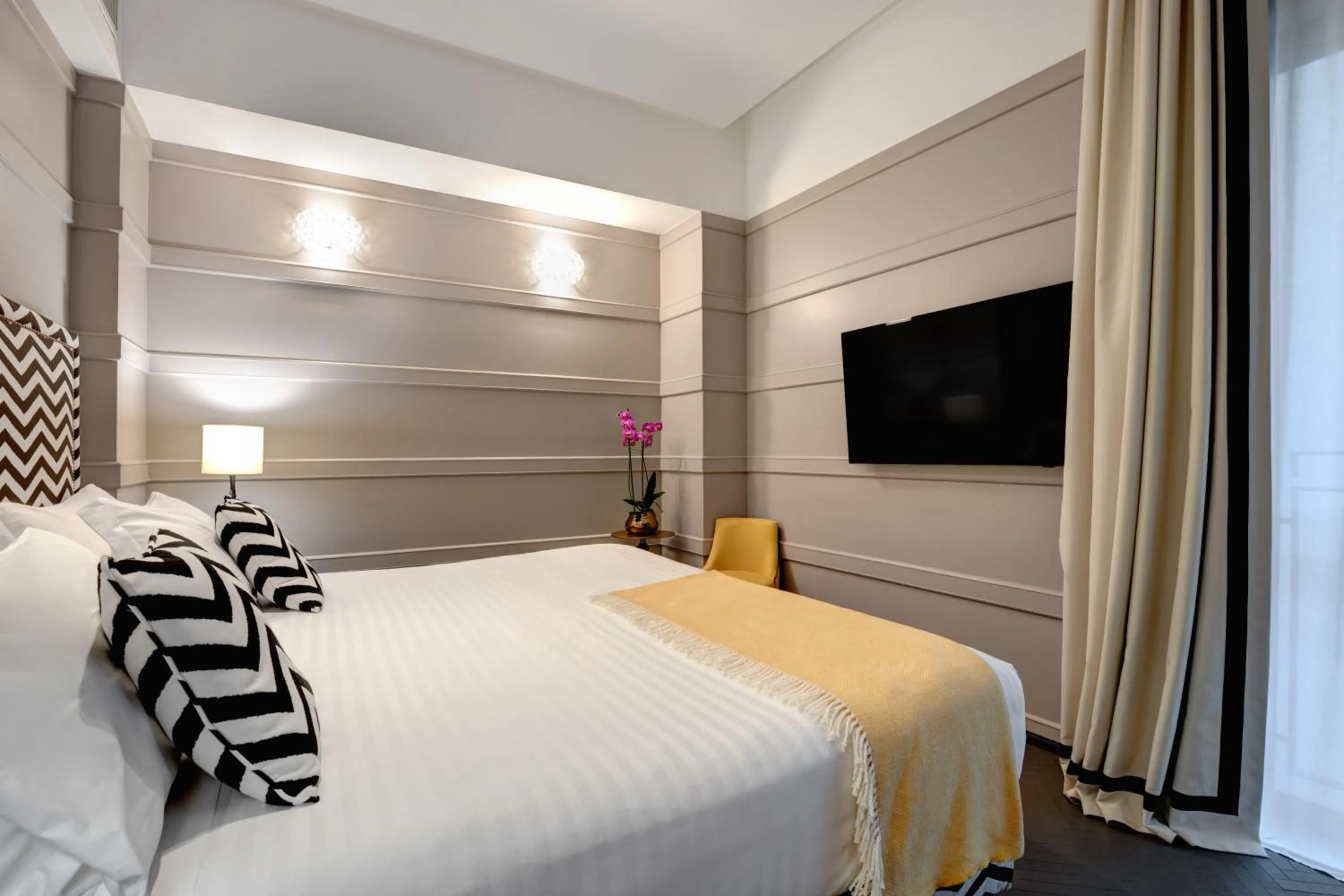 Bed in Singer Palace Hotel Roma