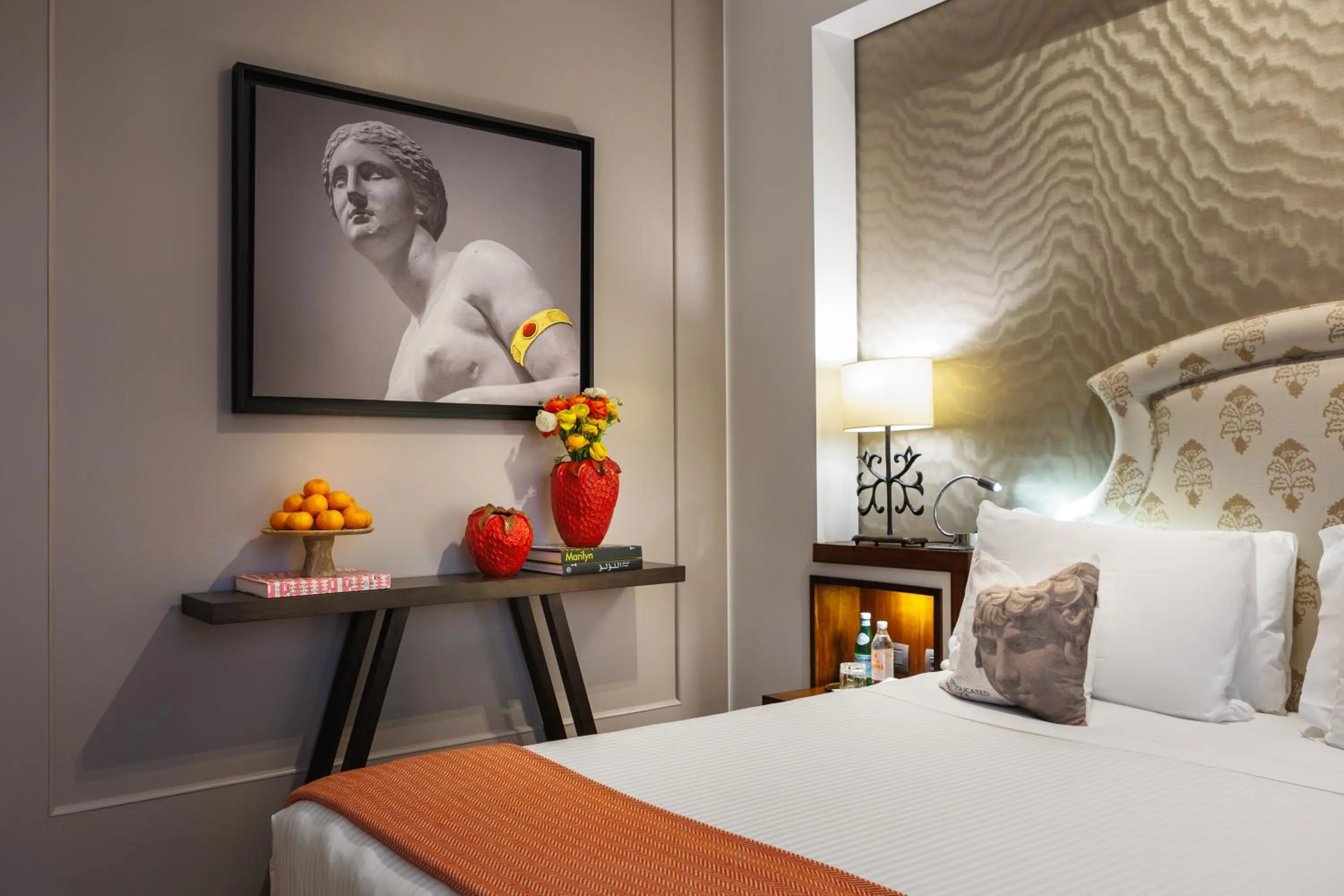 Bed in Singer Palace Hotel Roma