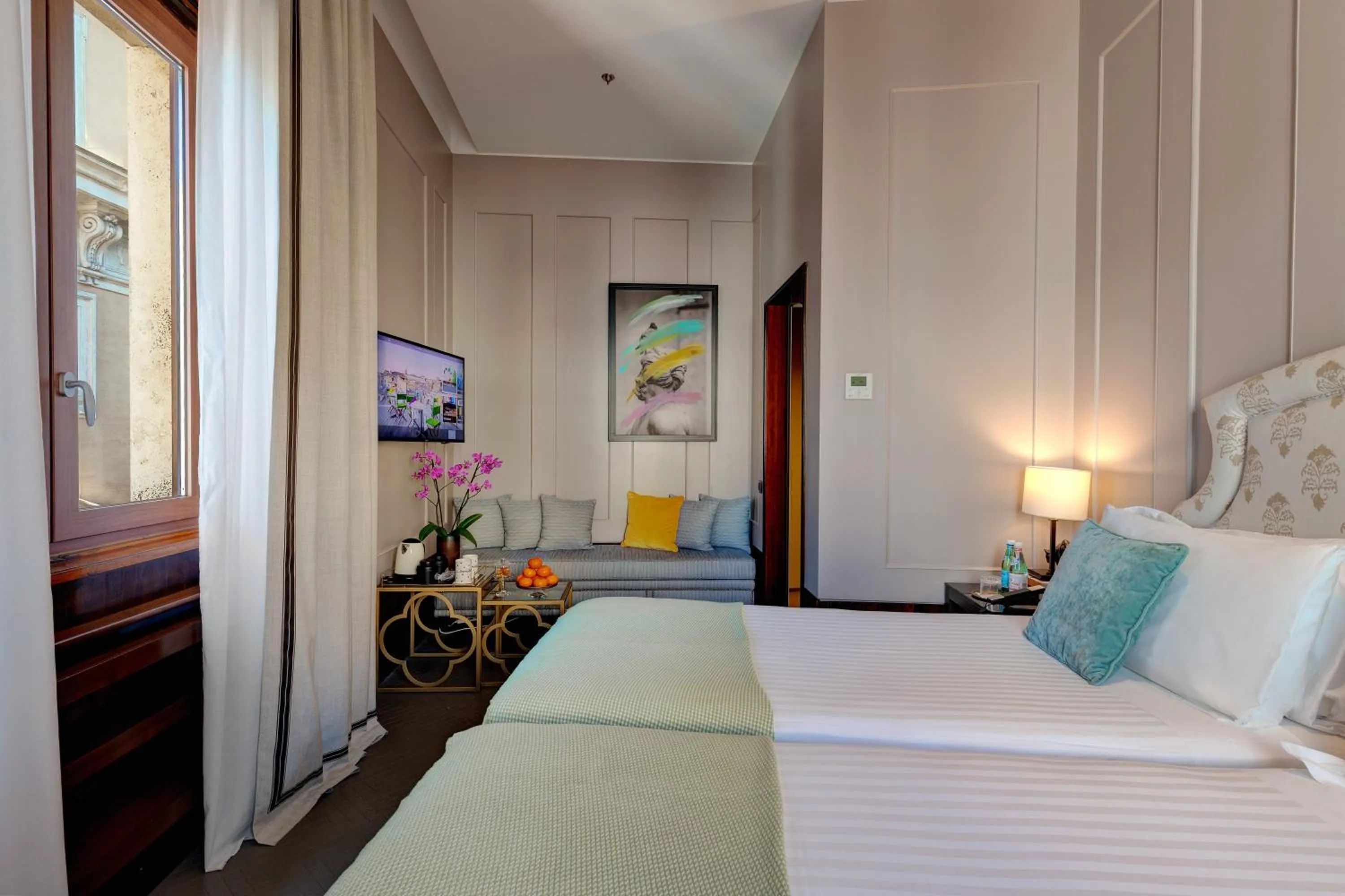 Bed in Singer Palace Hotel Roma