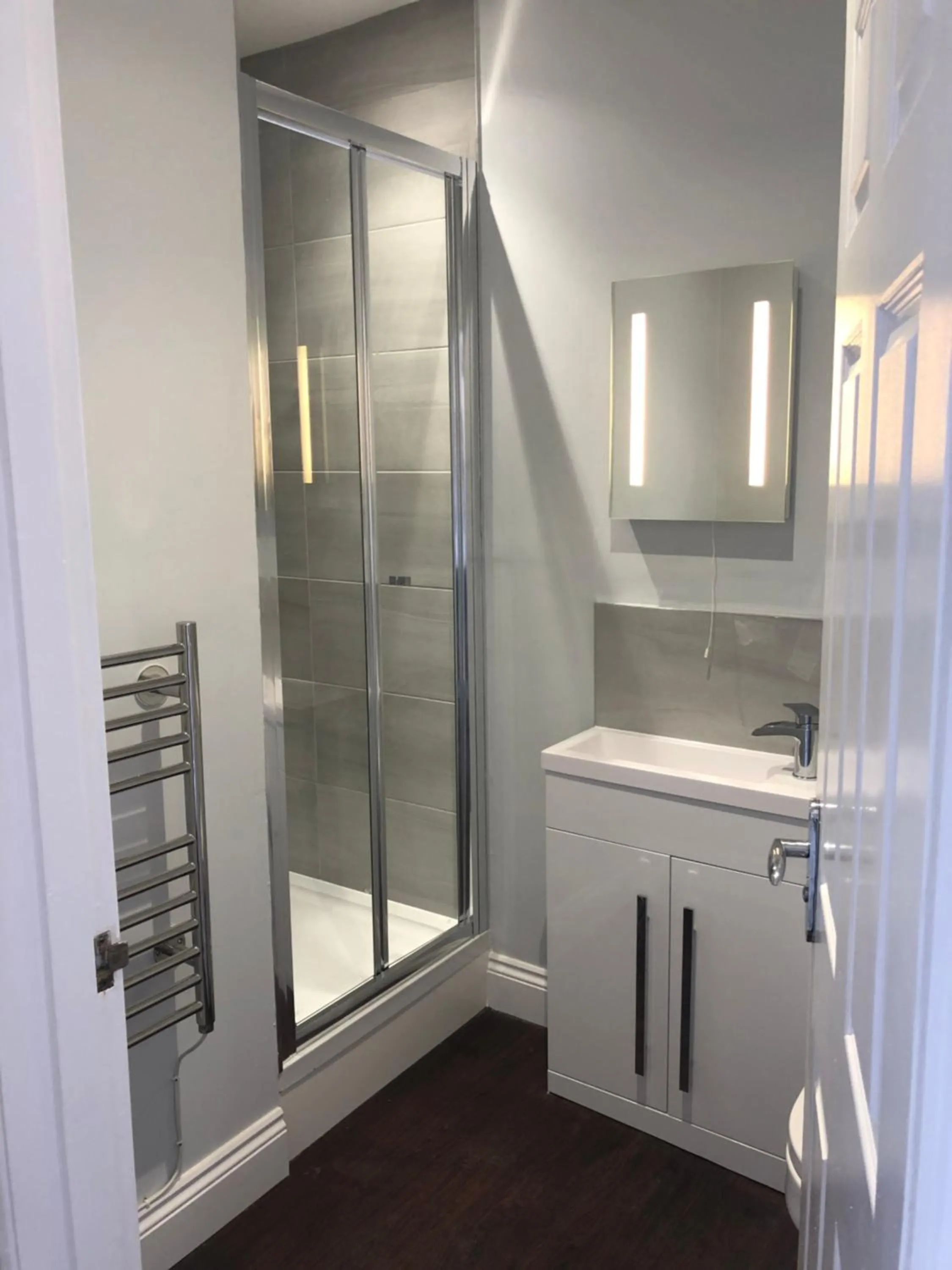 Shower in The Mortimer Arms