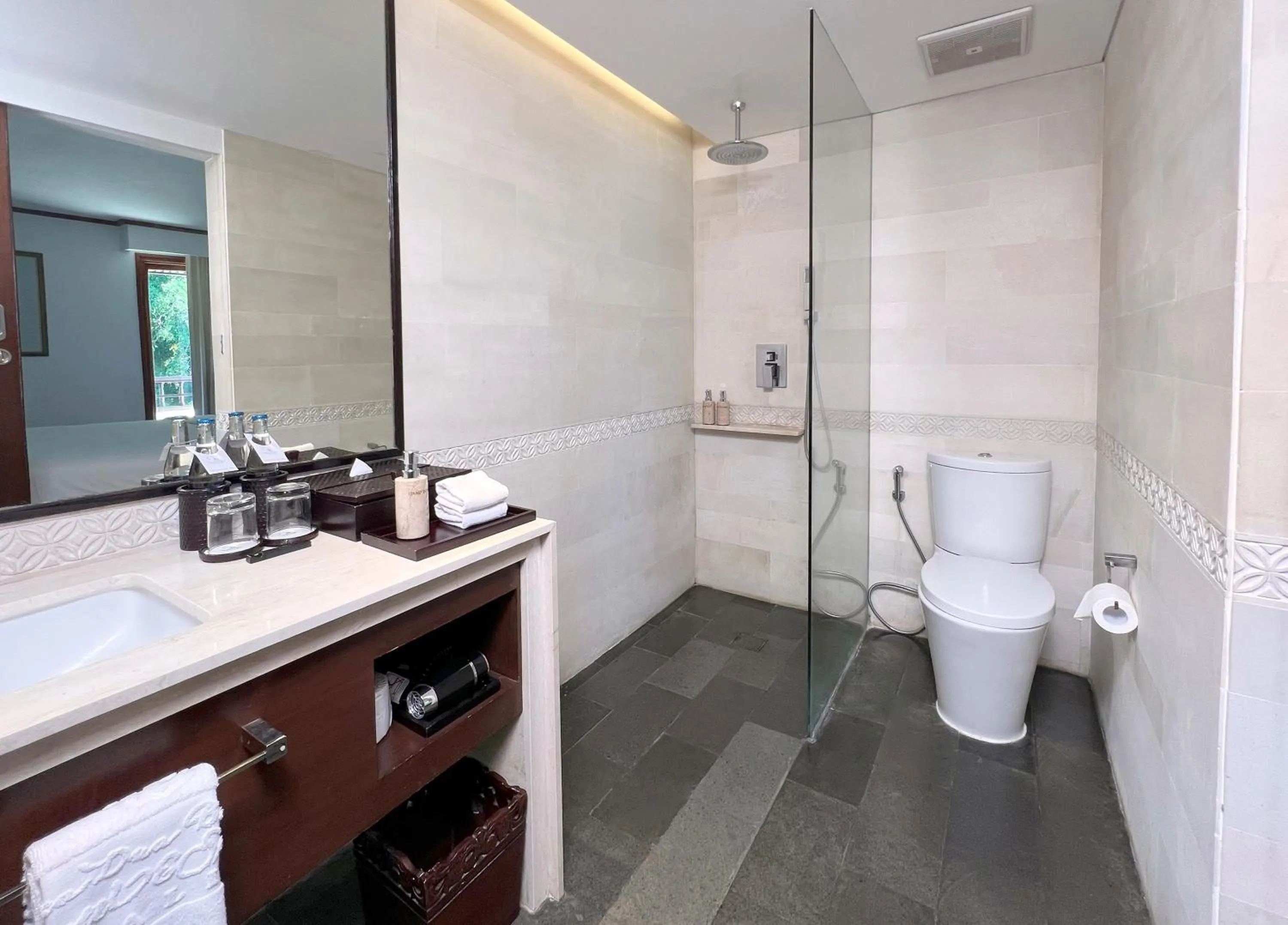 Shower in Nusa Dua Beach Hotel and Spa - Handwritten Collection