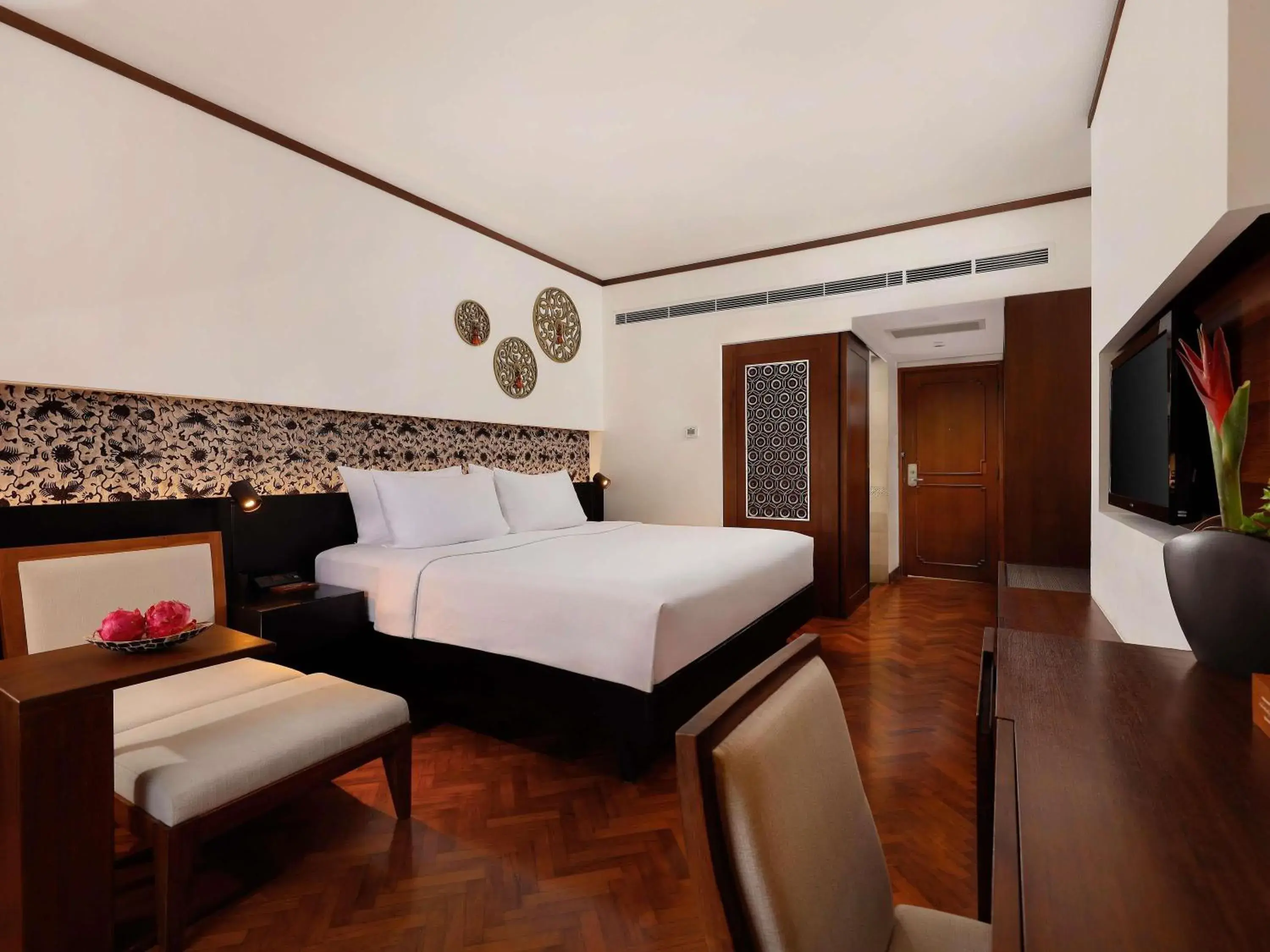 Superior King Room in Nusa Dua Beach Hotel and Spa - Handwritten Collection Superior King Room in Nusa Dua Beach Hotel and Spa - Handwritten Collection