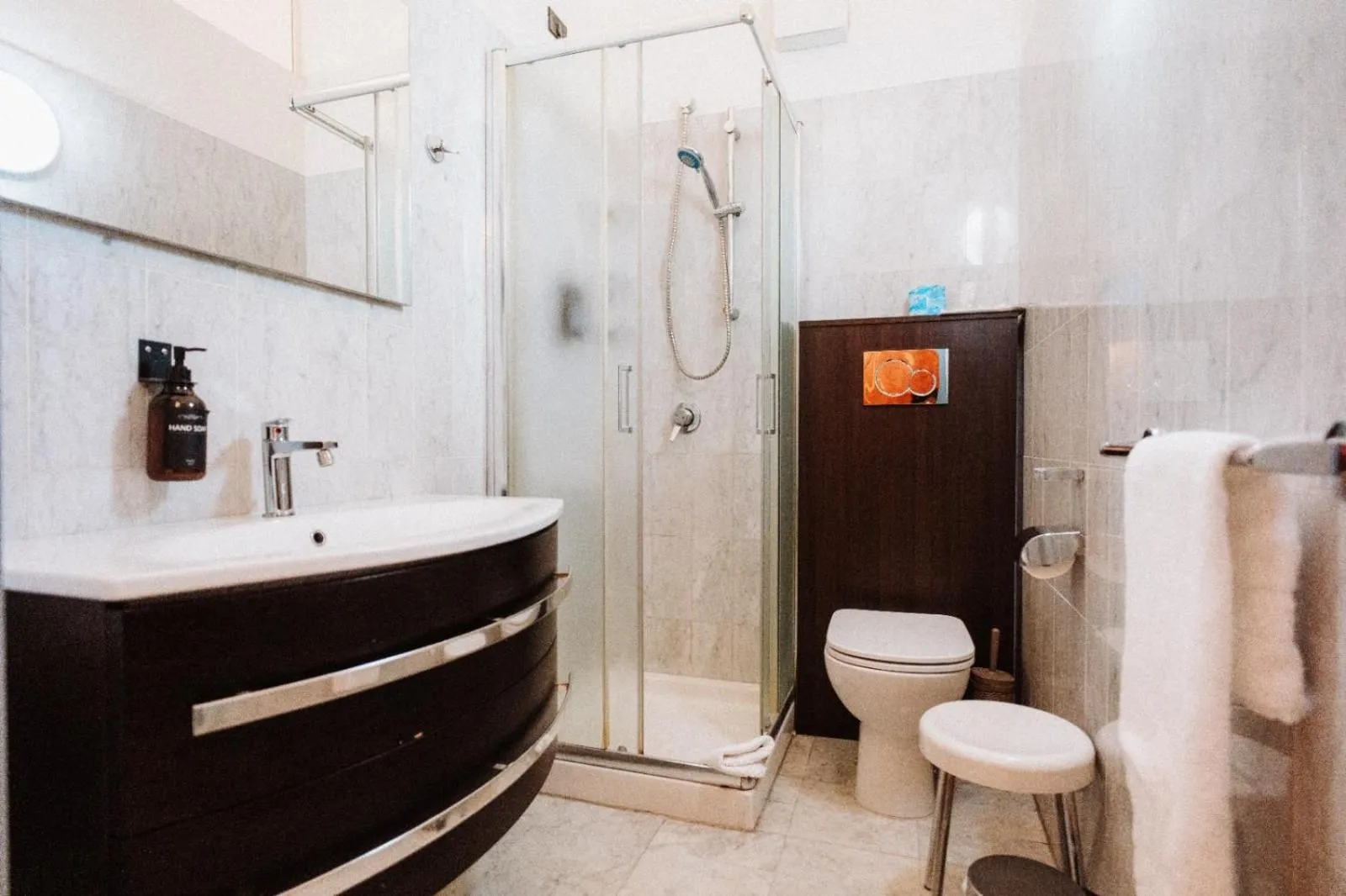 Shower in Hotel Chelsea