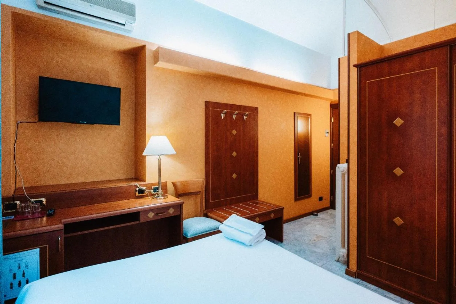 Bed in Hotel Chelsea