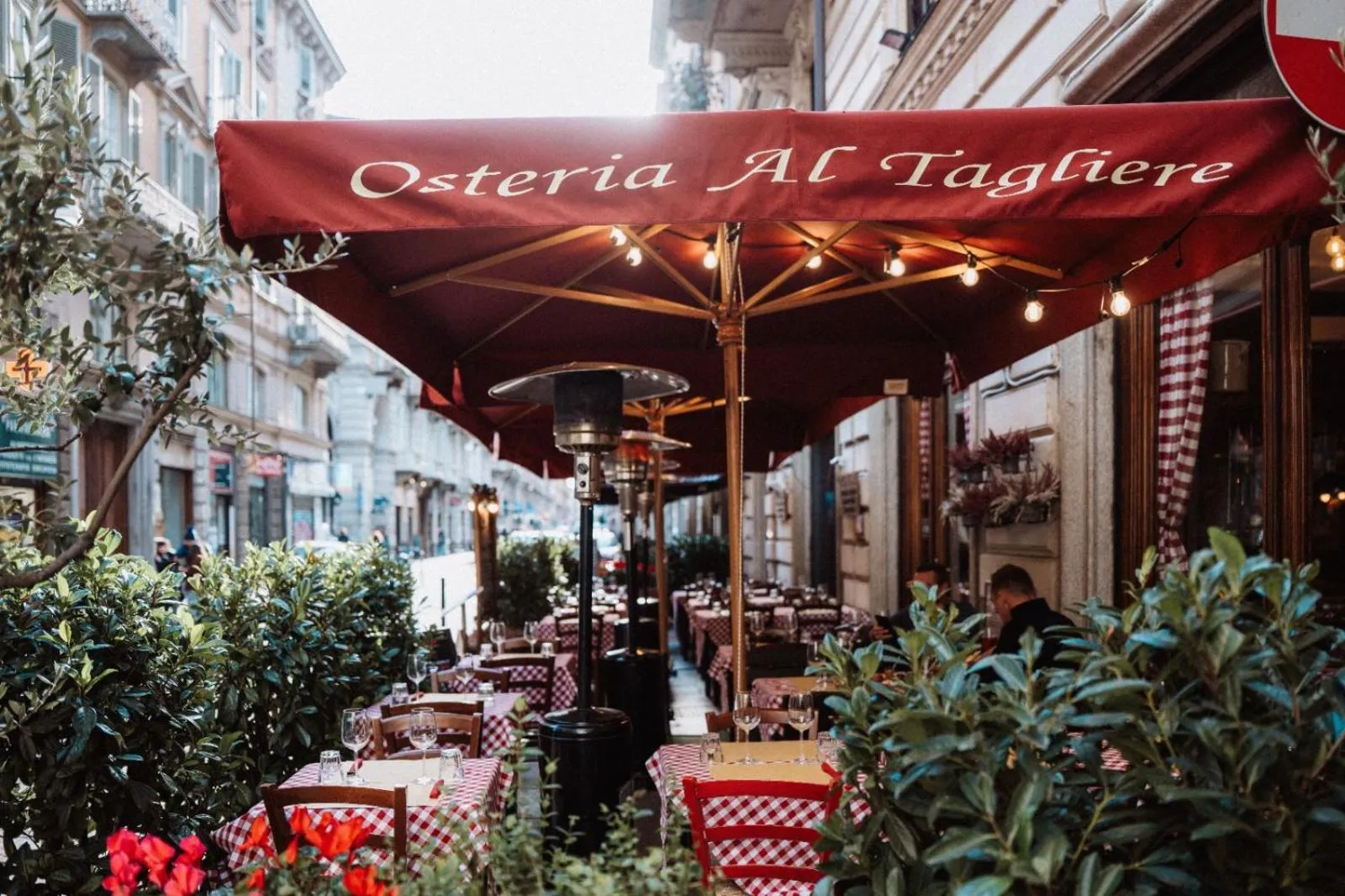 Restaurant/places to eat in Hotel Chelsea