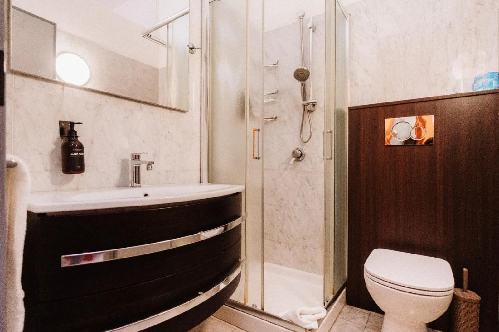 Shower in Hotel Chelsea