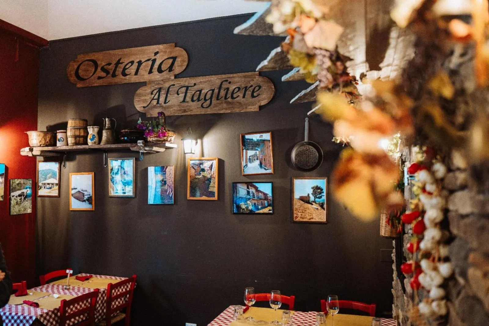 Restaurant/places to eat in Hotel Chelsea