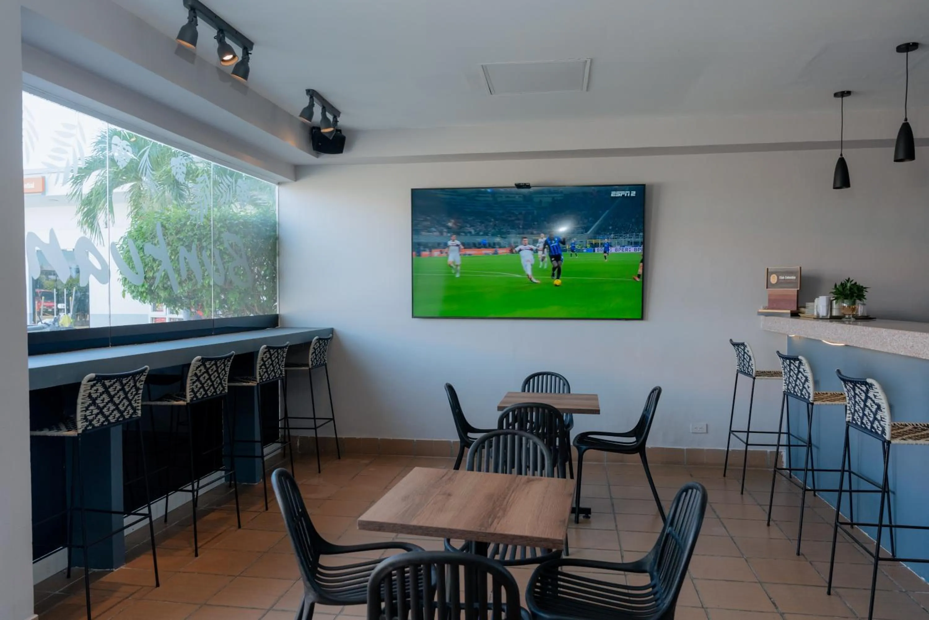 Restaurant/places to eat in Sanha Plus Hotel