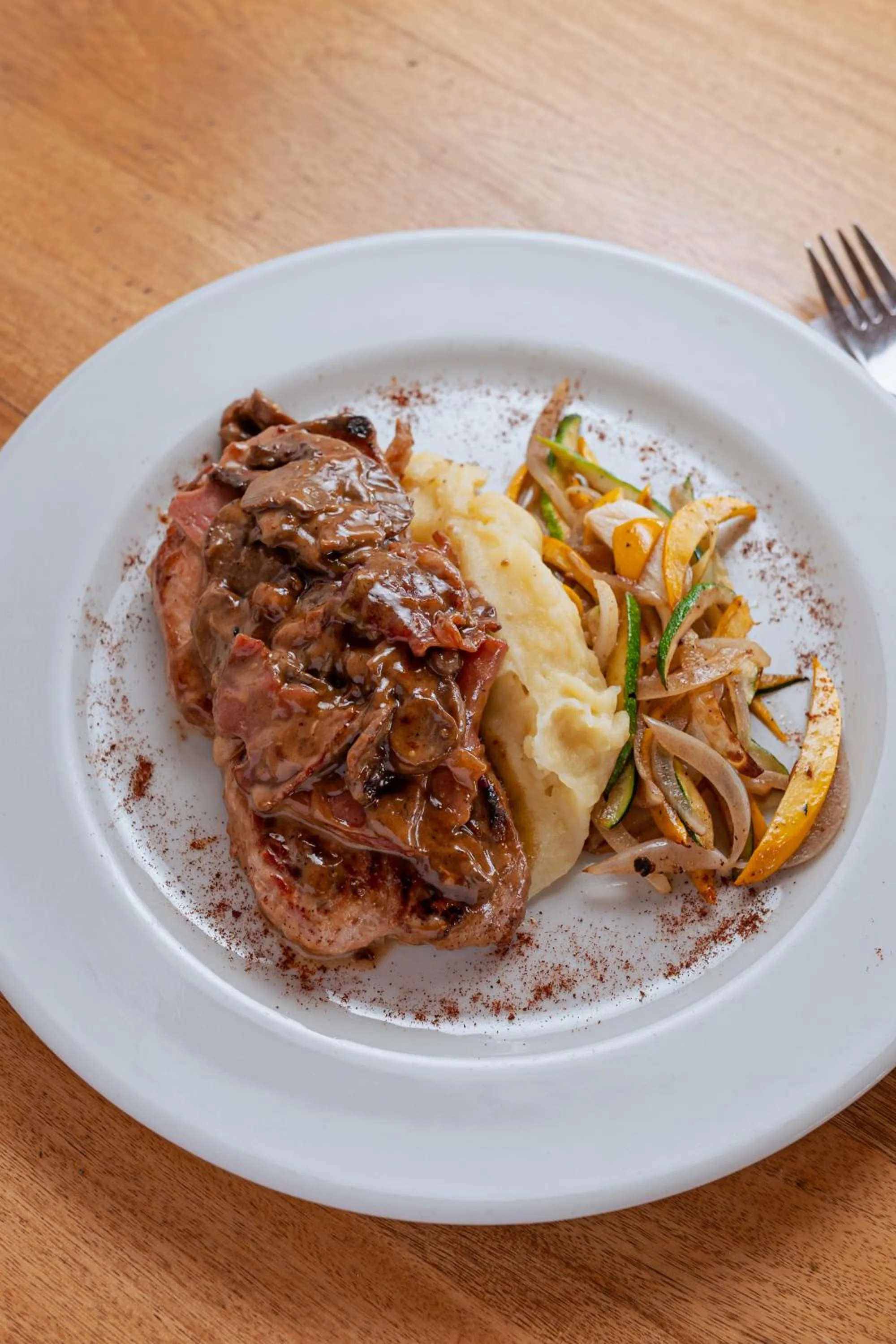 Food and drinks in Sanha Plus Hotel