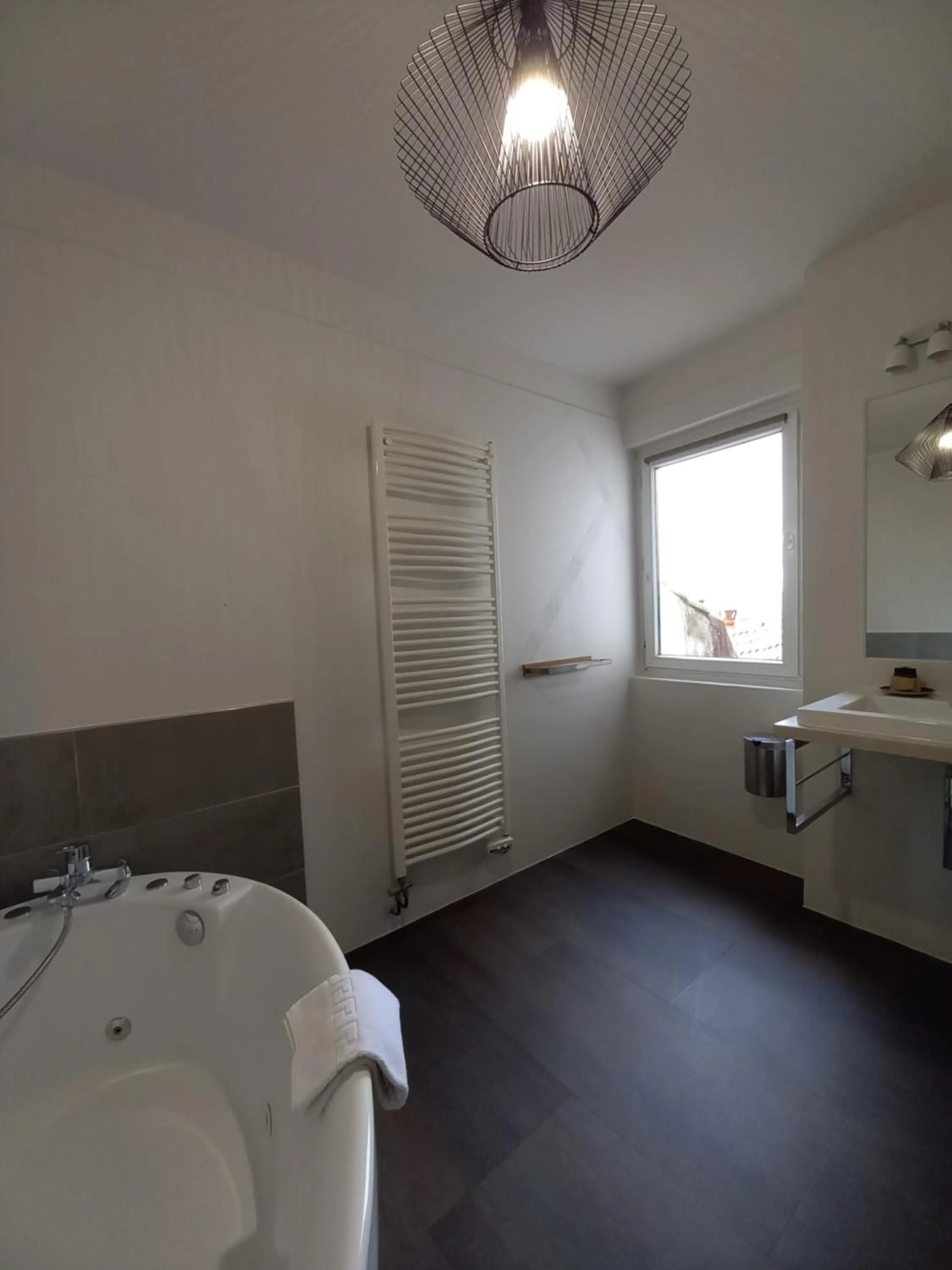 Bathroom in Hôtel La Caravelle