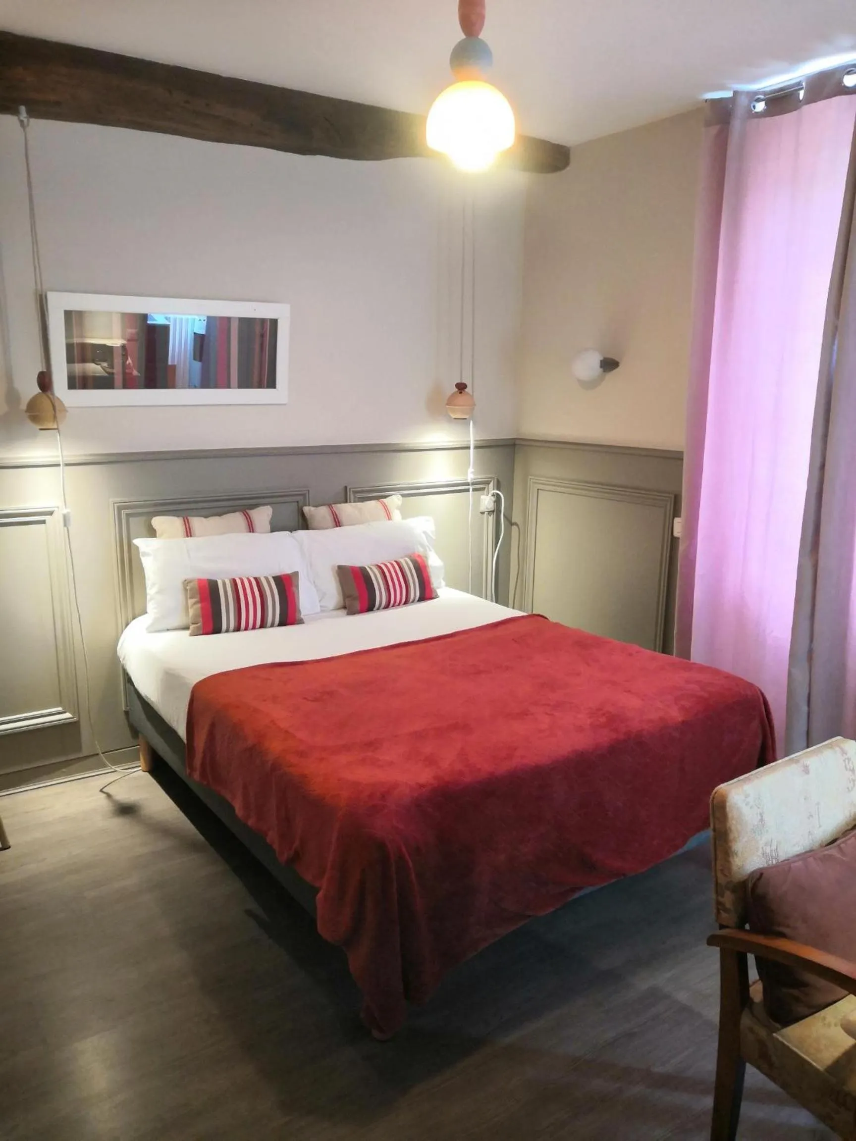 Bed in Hôtel La Caravelle