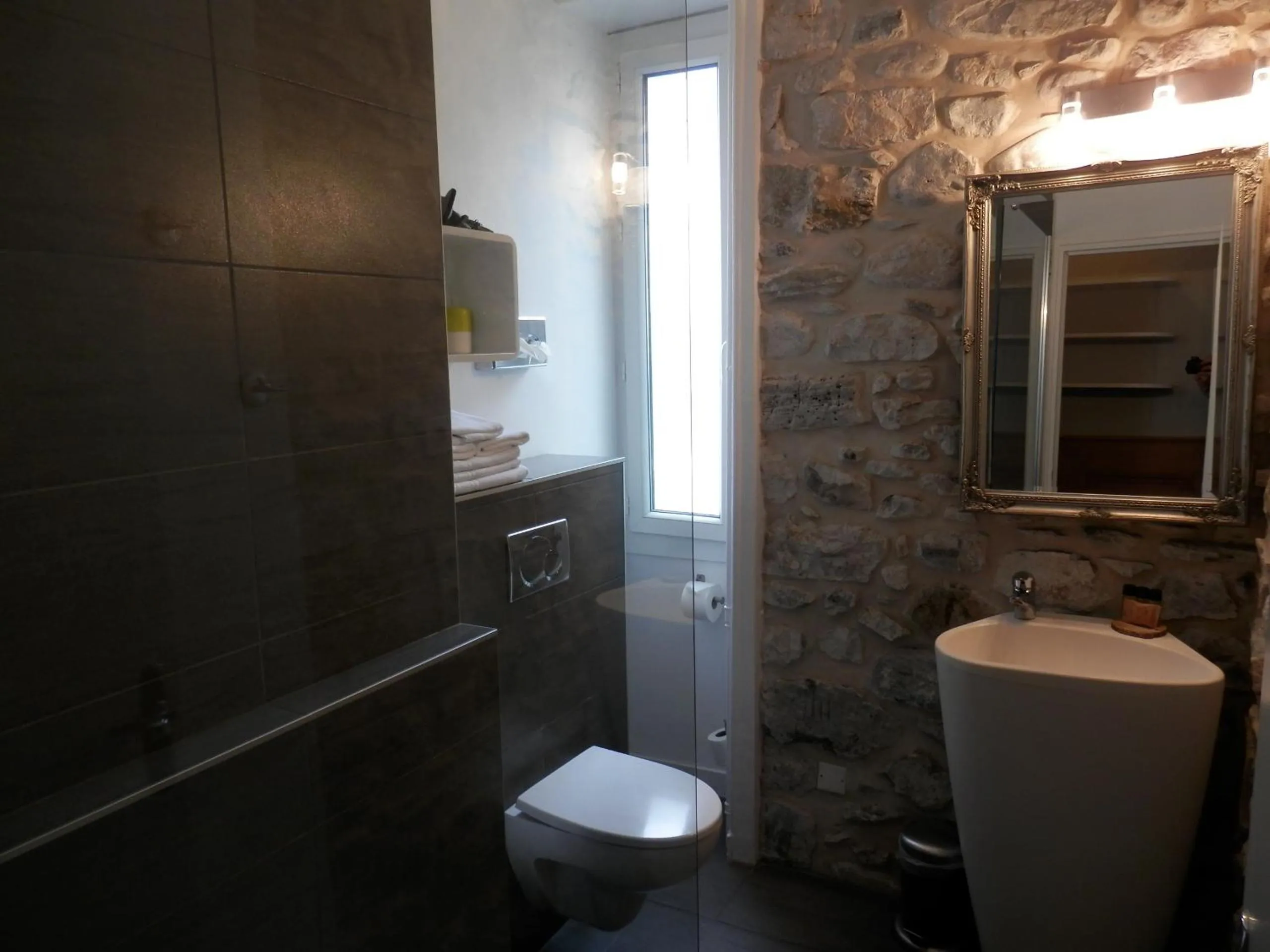Bathroom in Hôtel La Caravelle