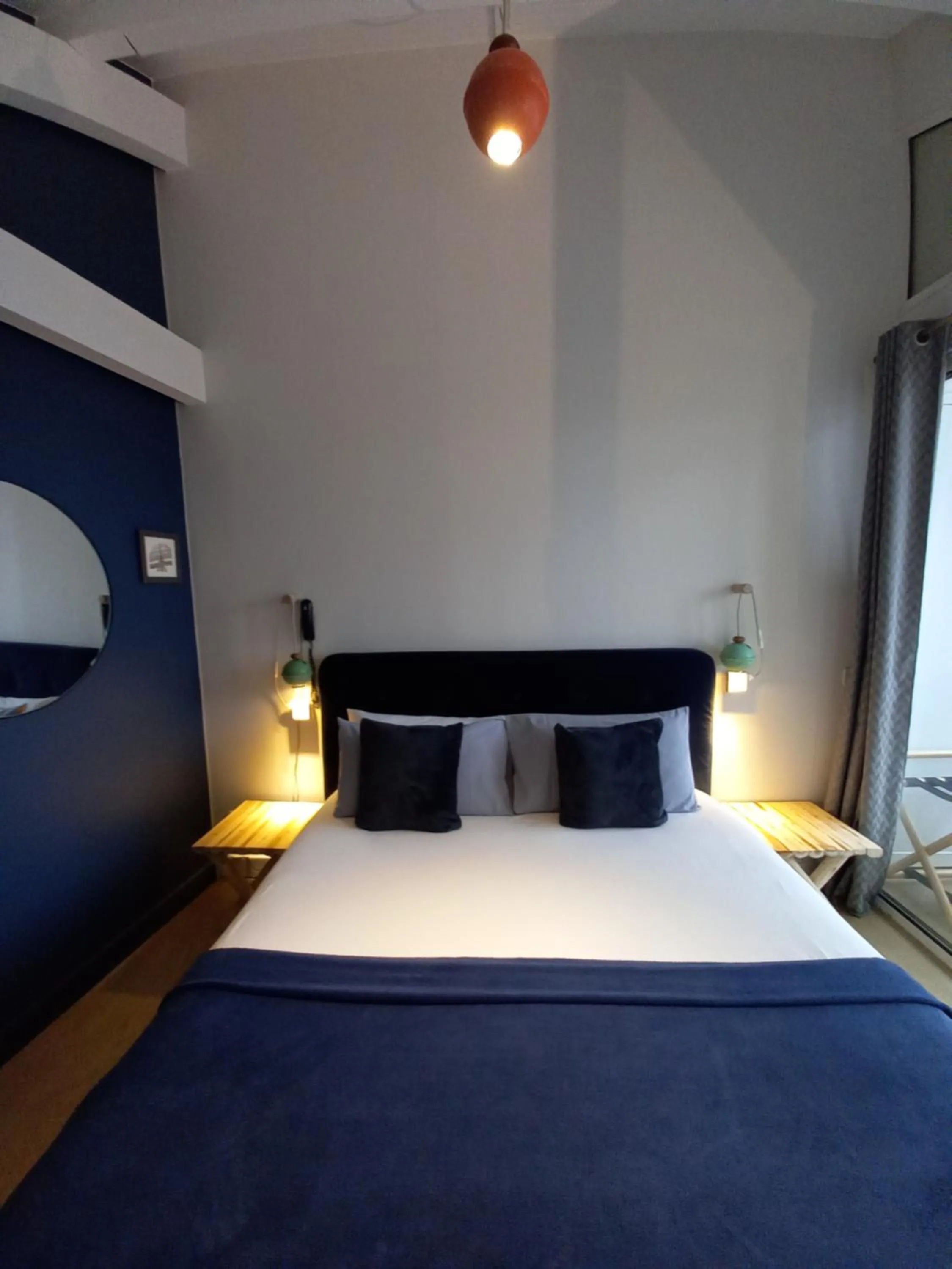 Bed in Hôtel La Caravelle