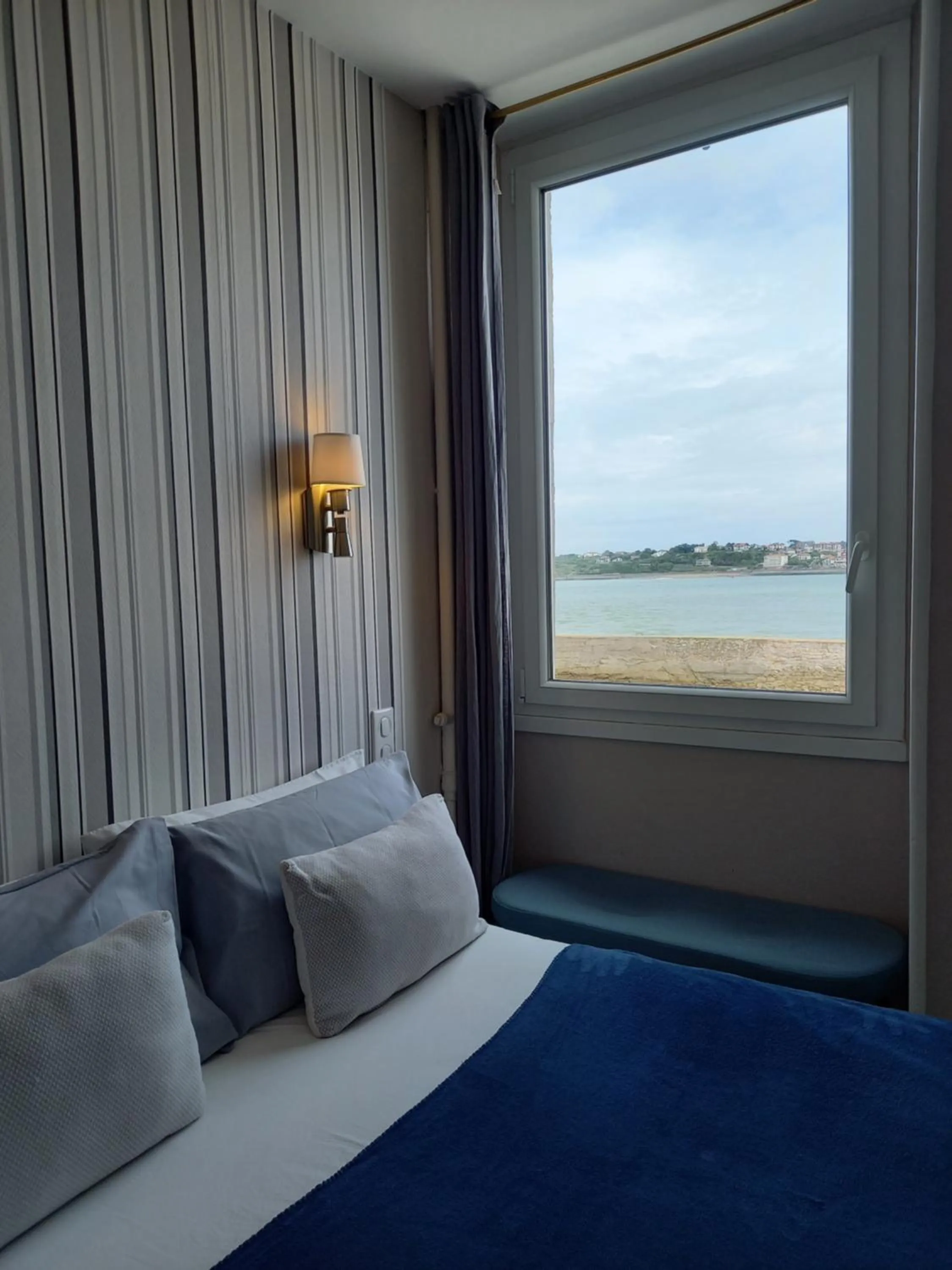 Sea view, Bed in Hôtel La Caravelle
