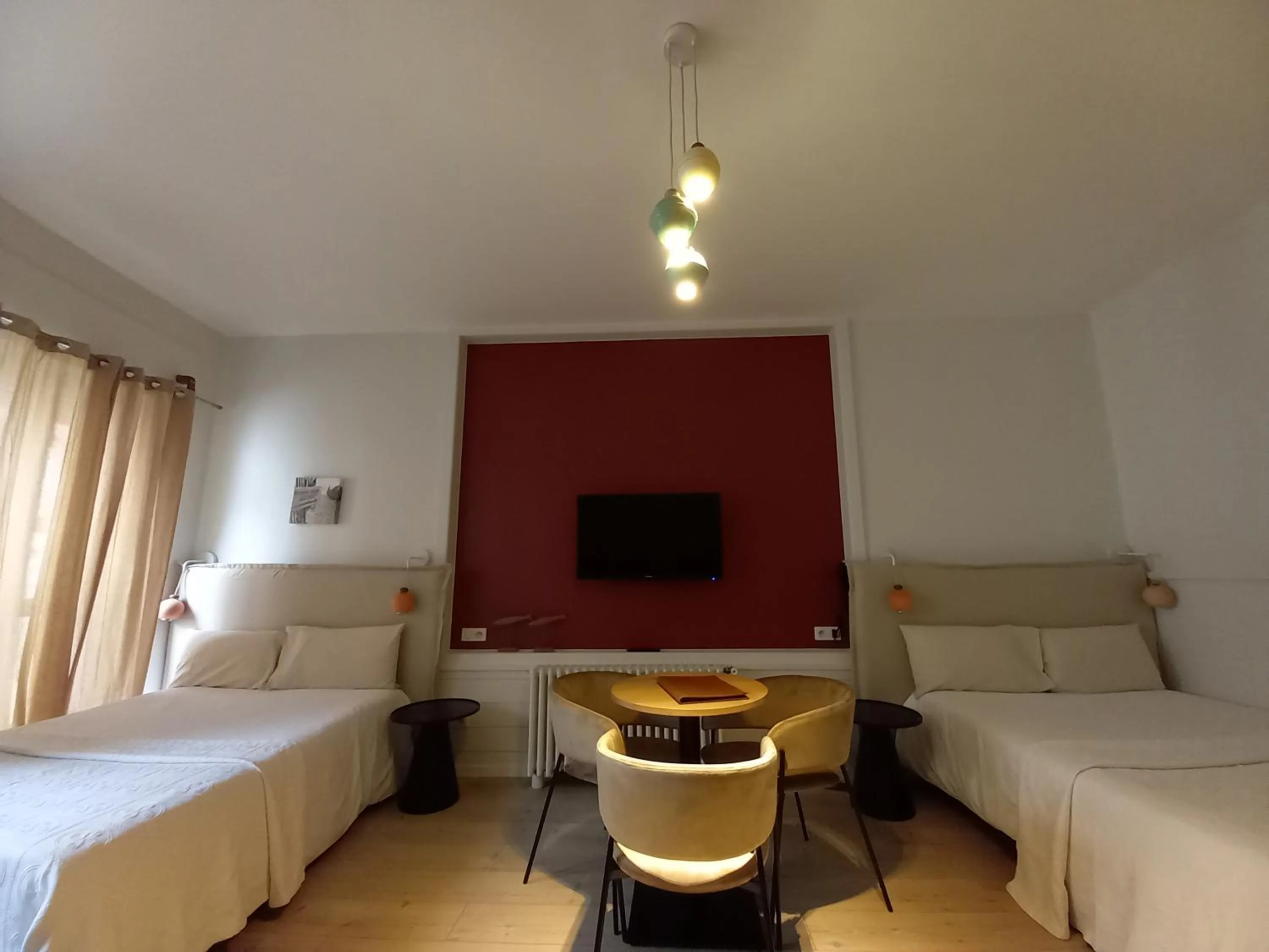 TV and multimedia, Bed in Hôtel La Caravelle