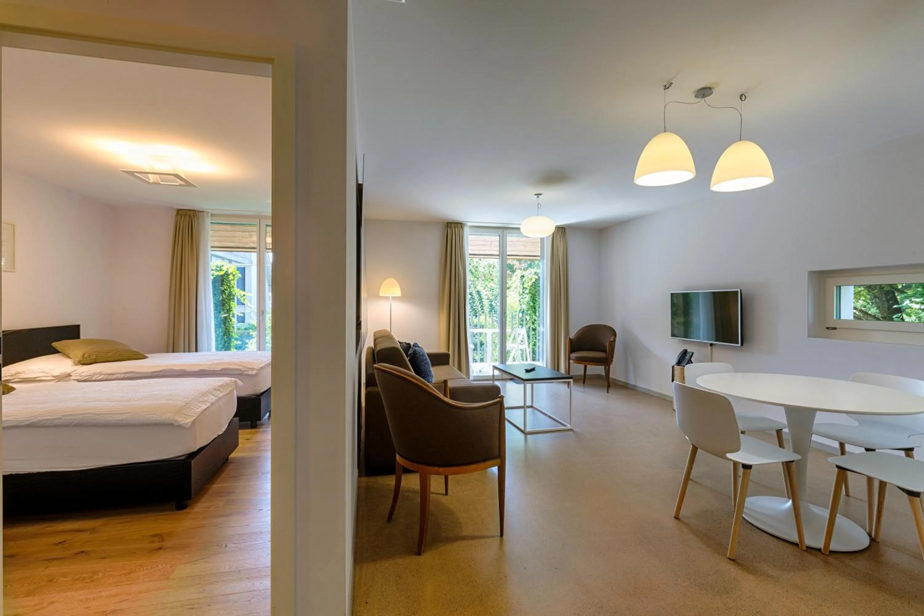 Shower, Bed in Hôtel la Croix Blanche