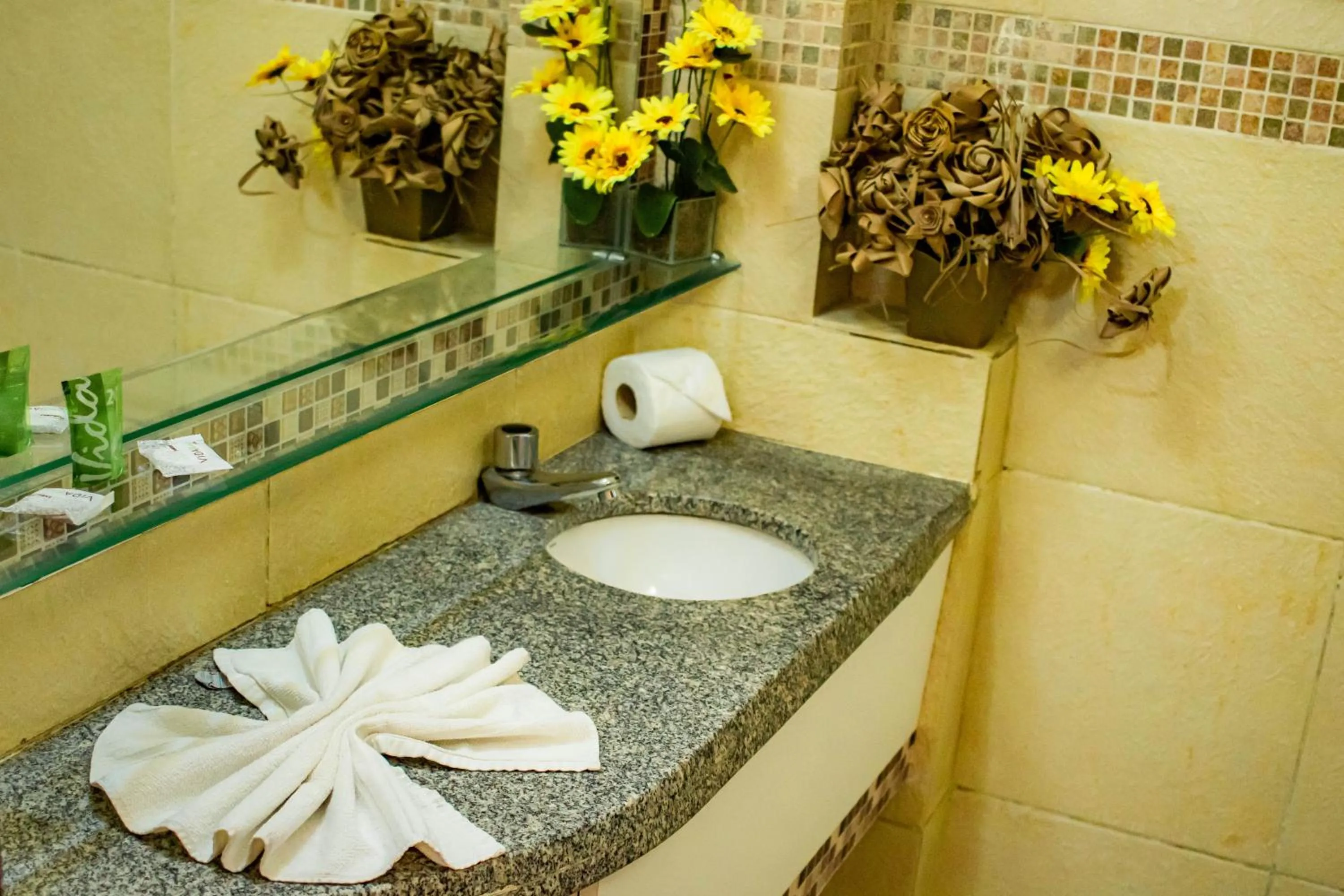 Bathroom in Castelo Beach Hotel