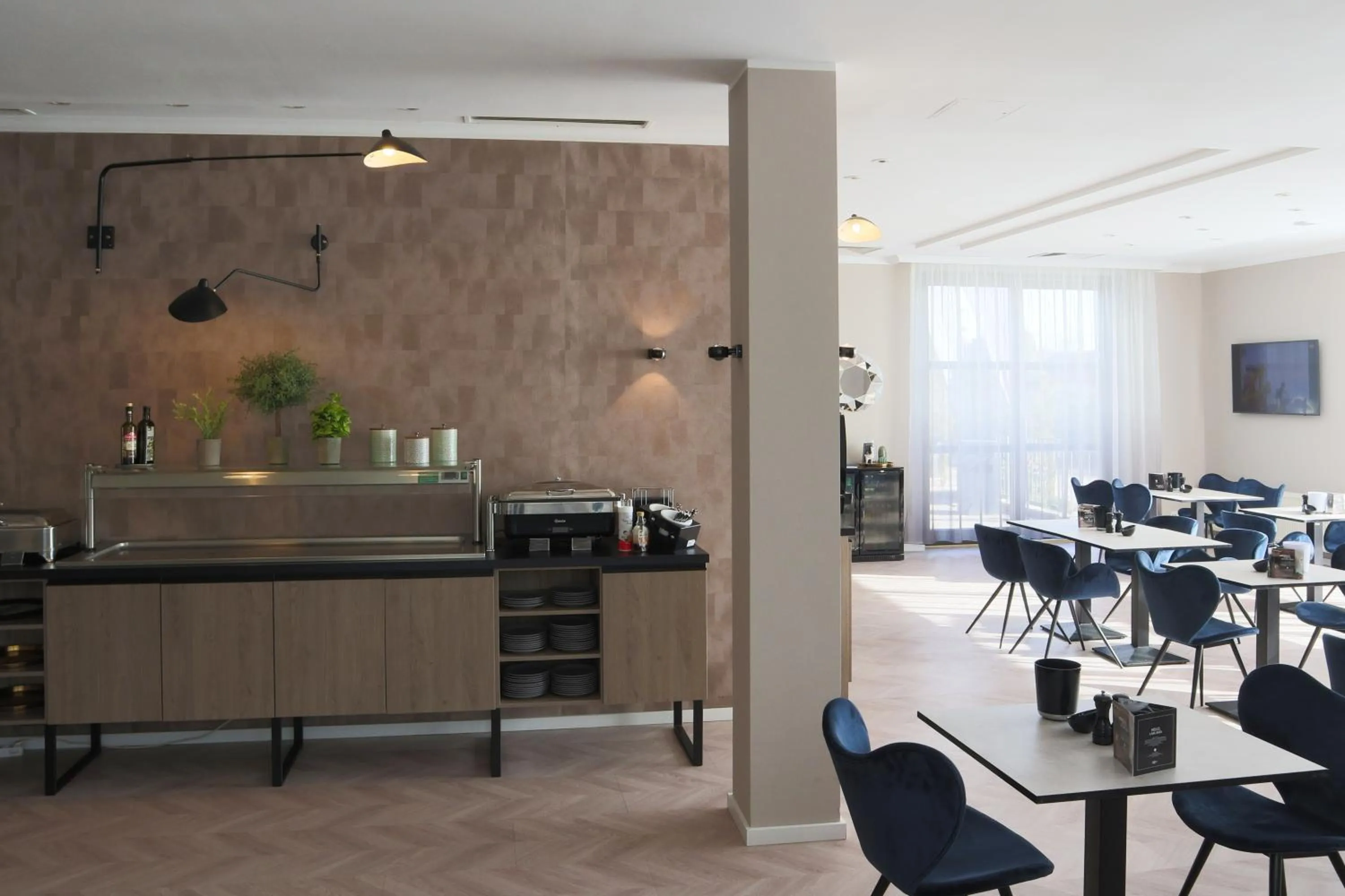 Restaurant/places to eat in Arthotel ANA Aura