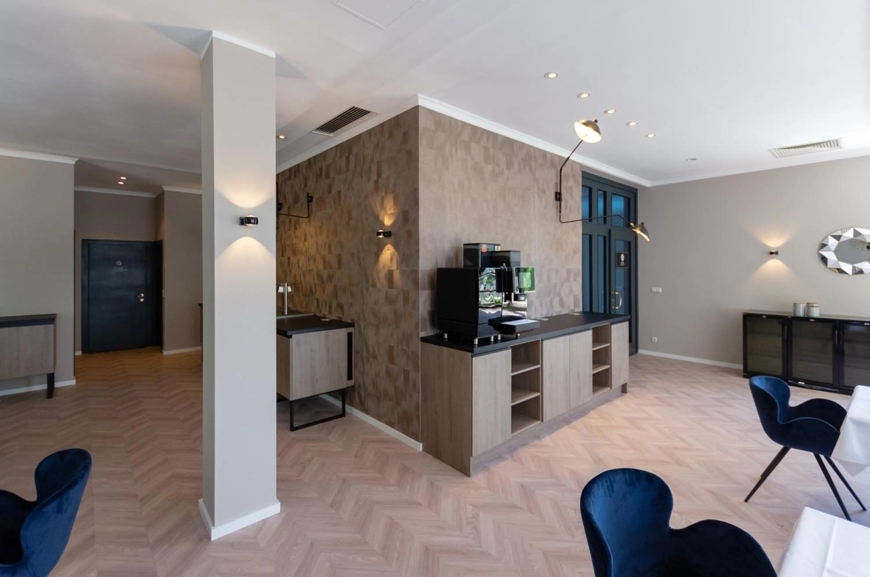 Food and drinks in Arthotel ANA Aura