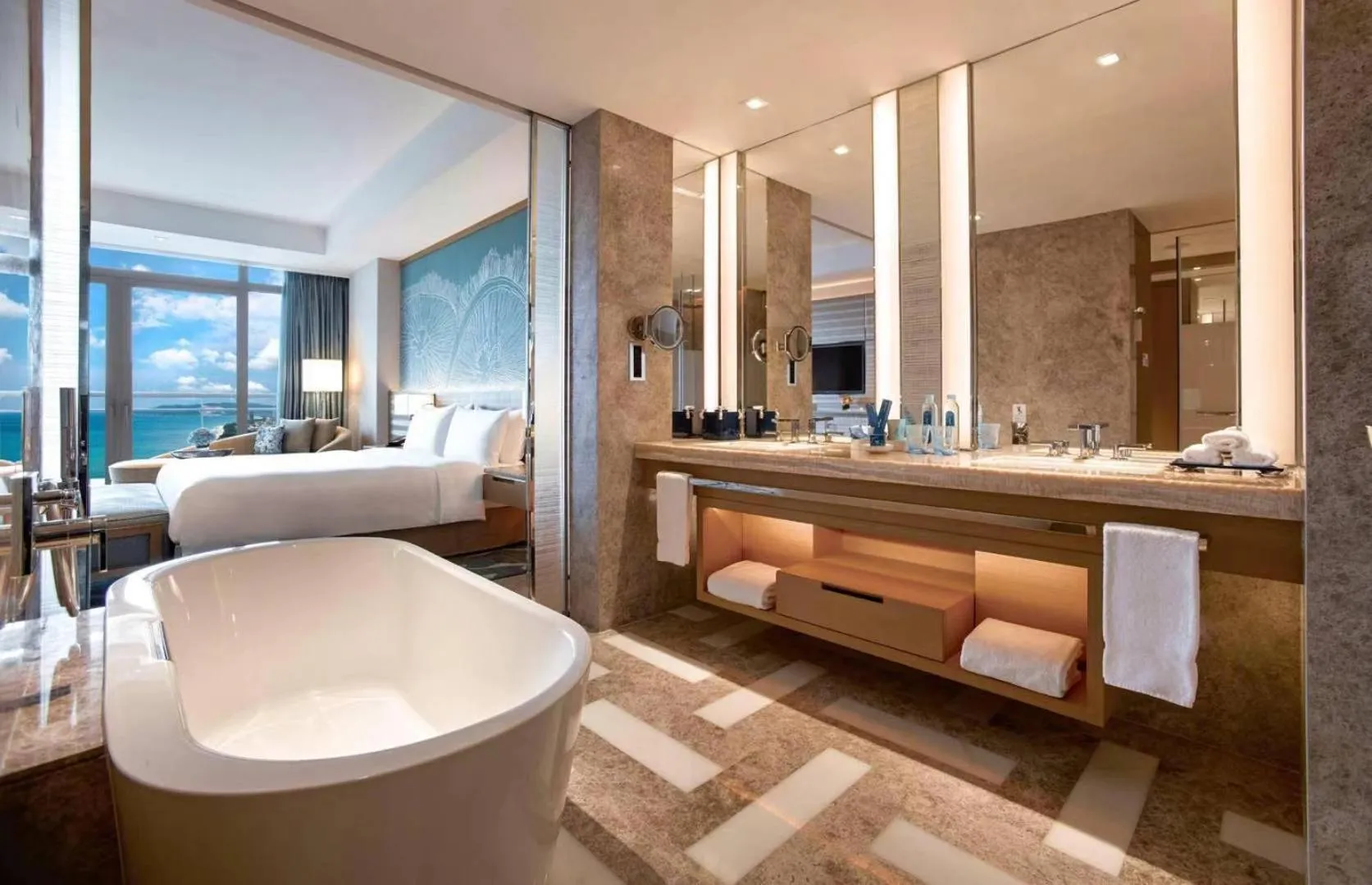 Photo of the whole room, Bed in Atlantis Sanya