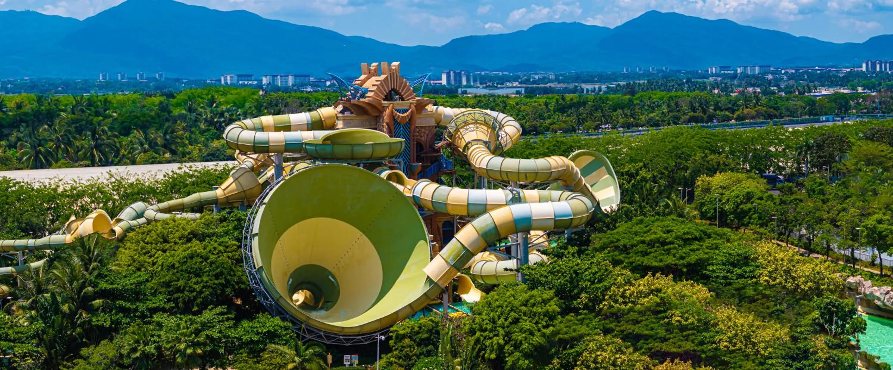 Aqua park in Atlantis Sanya