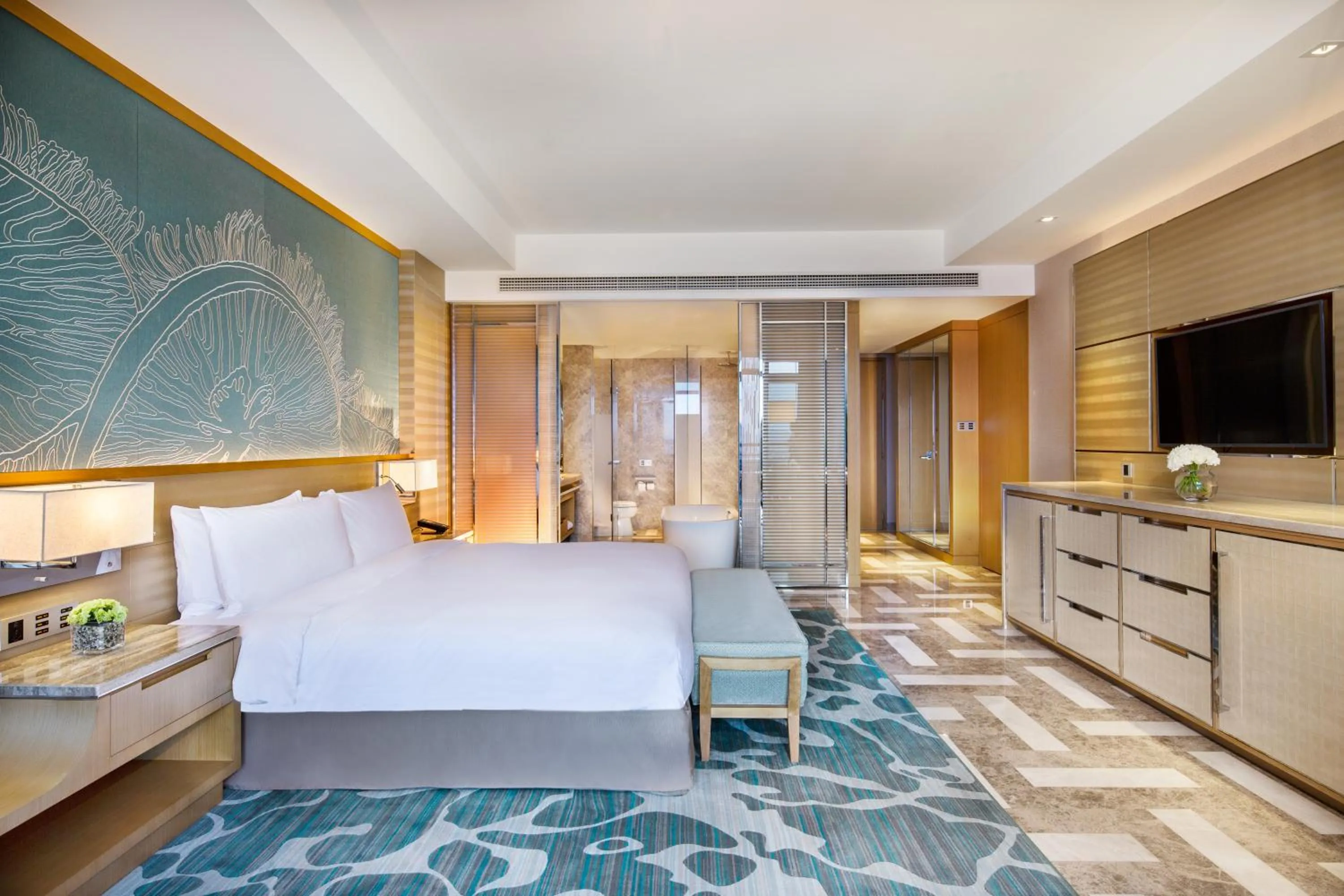 Photo of the whole room, Bed in Atlantis Sanya