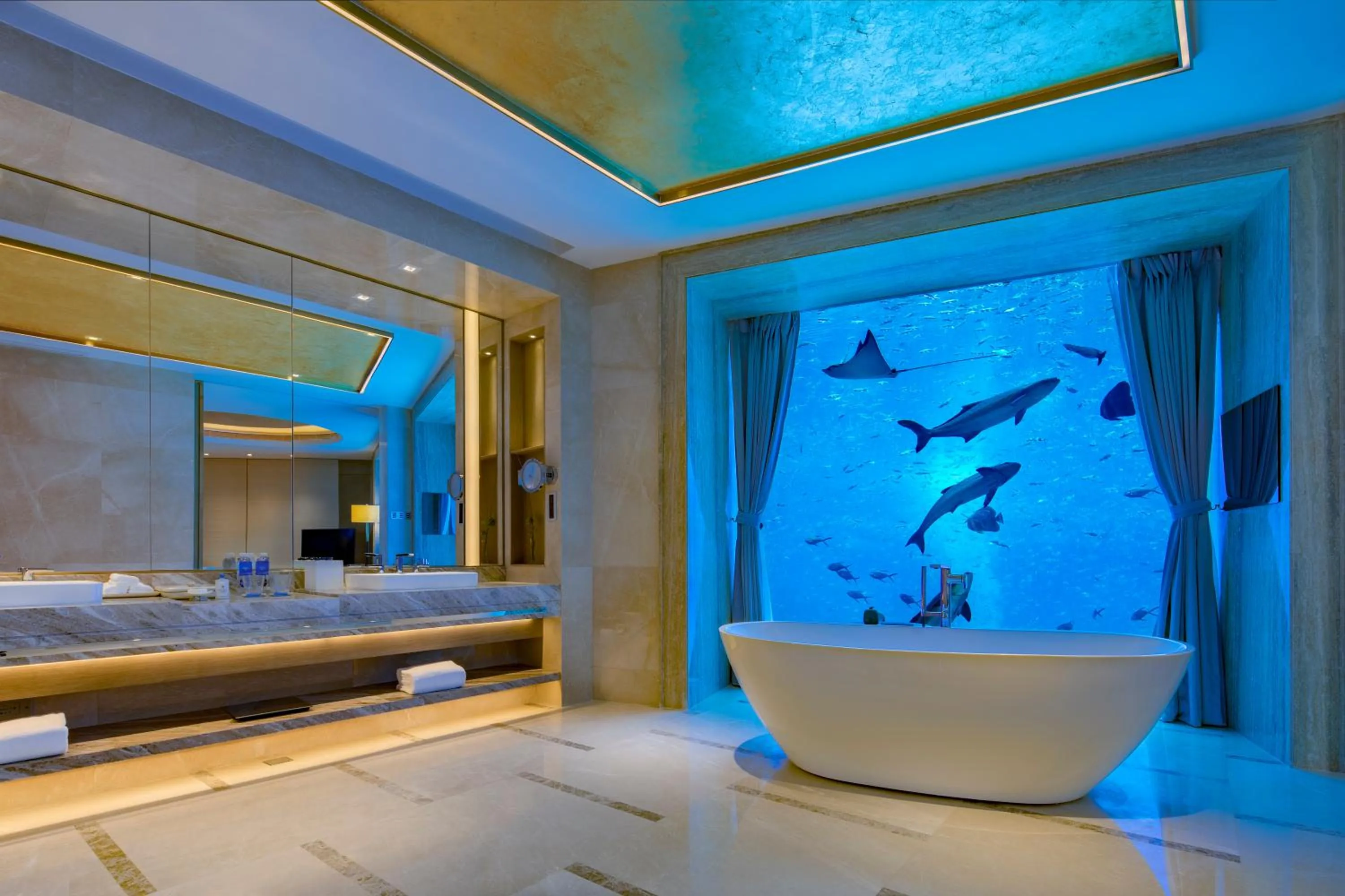 Bathroom, Bed in Atlantis Sanya