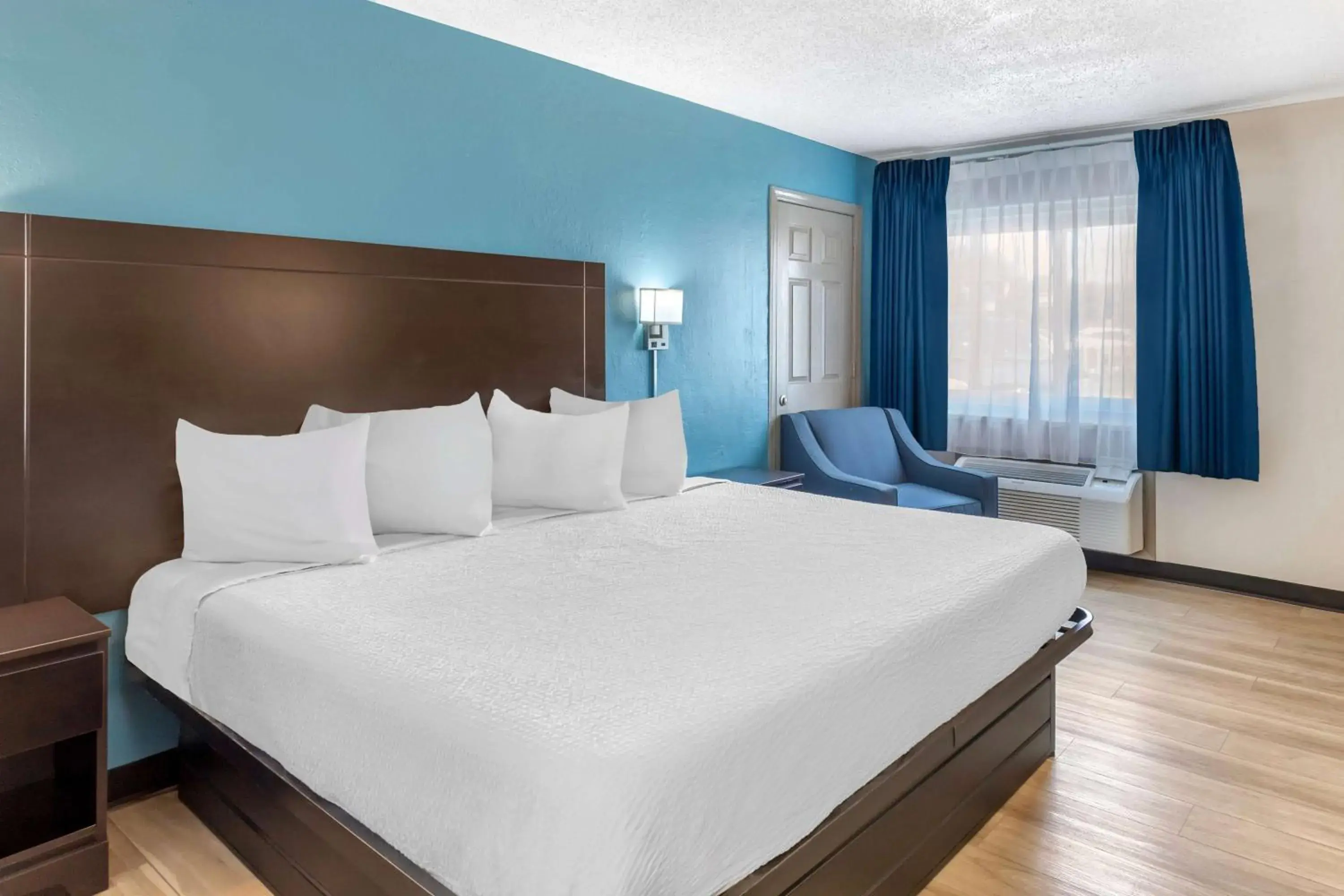 King Room - Non-Smoking in Days Inn by Wyndham Wrightstown McGuire AFB Bordentown King Room - Non-Smoking in Days Inn by Wyndham Wrightstown McGuire AFB Bordentown