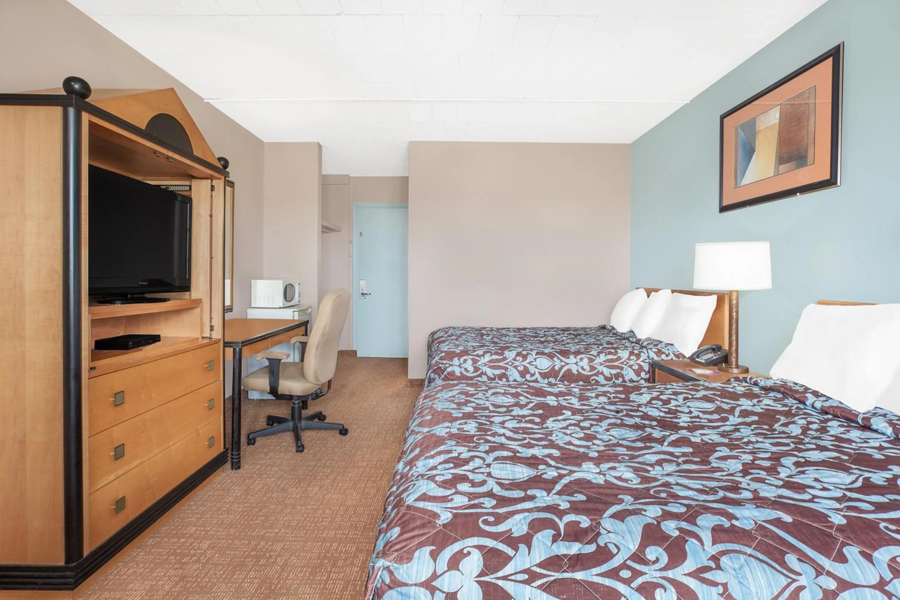 Photo of the whole room, Bed in Belmont Inn