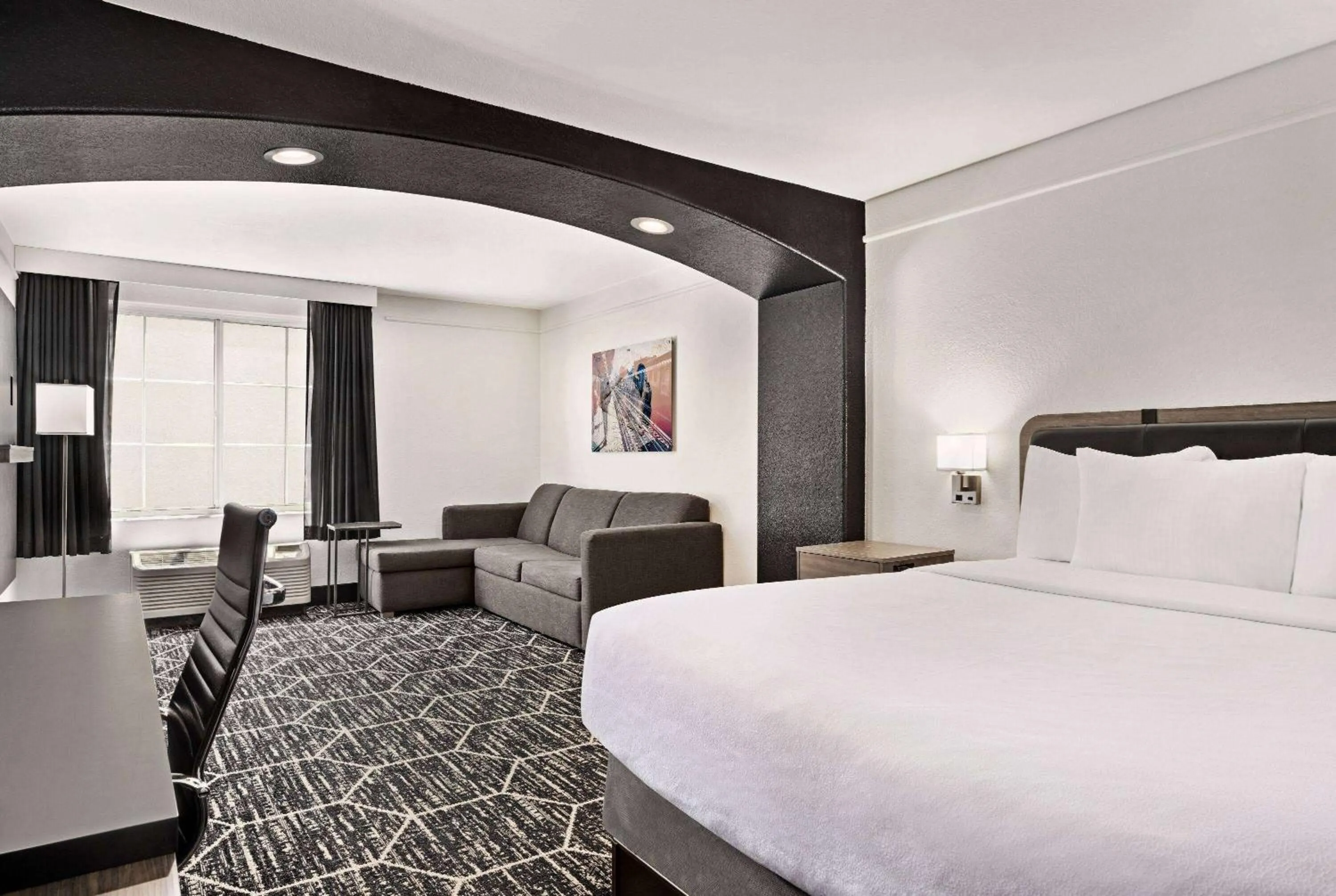 Photo of the whole room, Bed in La Quinta by Wyndham Hesperia Victorville