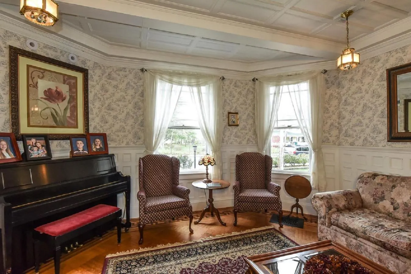 Living room in Saltair Inn Waterfront B&B