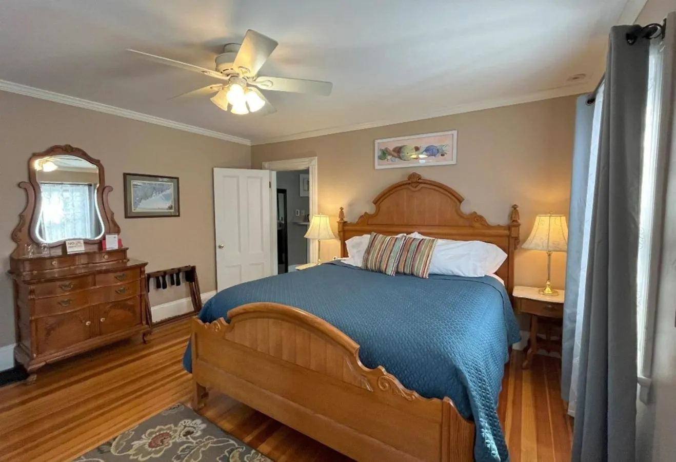 Bed in Saltair Inn Waterfront B&B