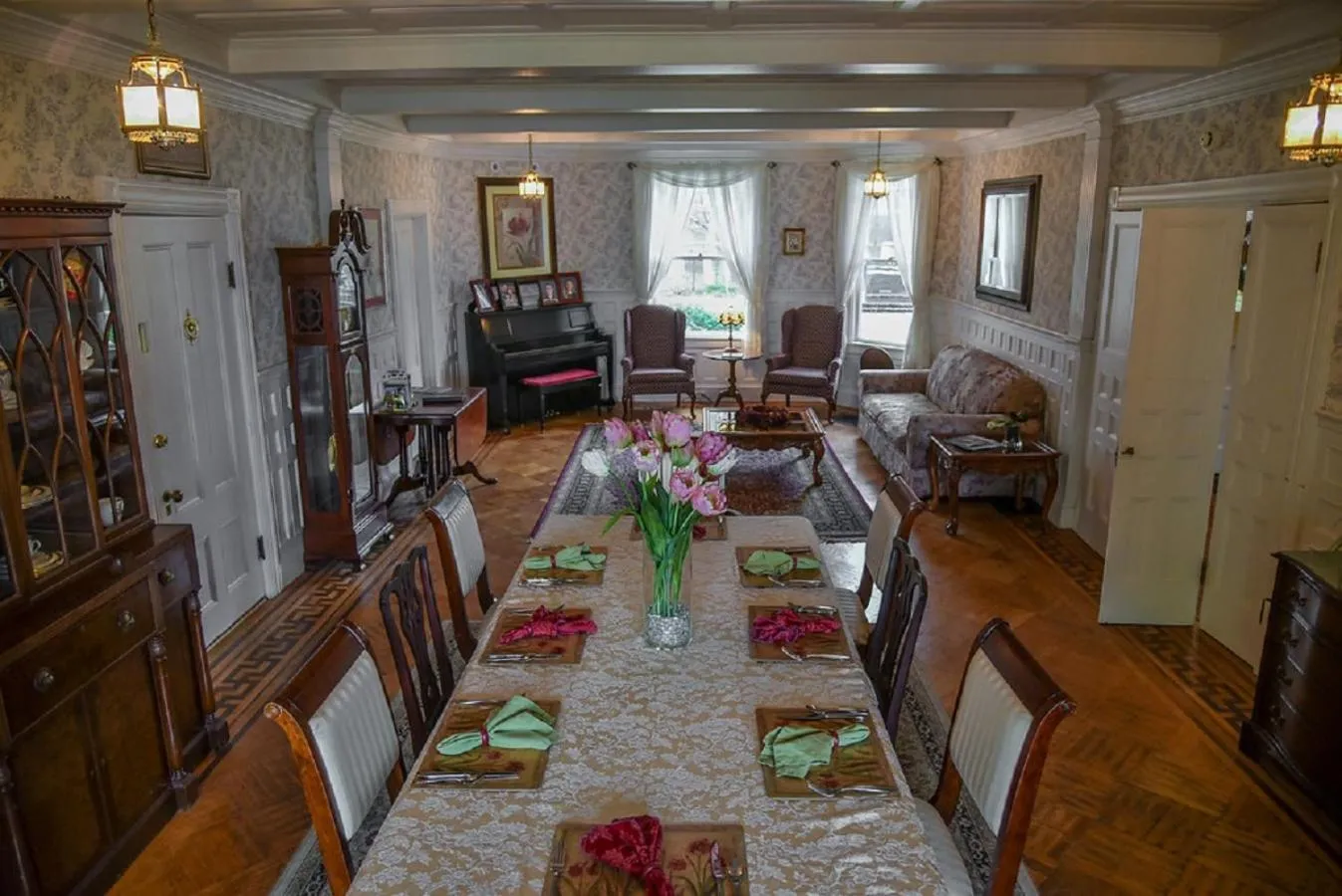 Restaurant/places to eat in Saltair Inn Waterfront B&B