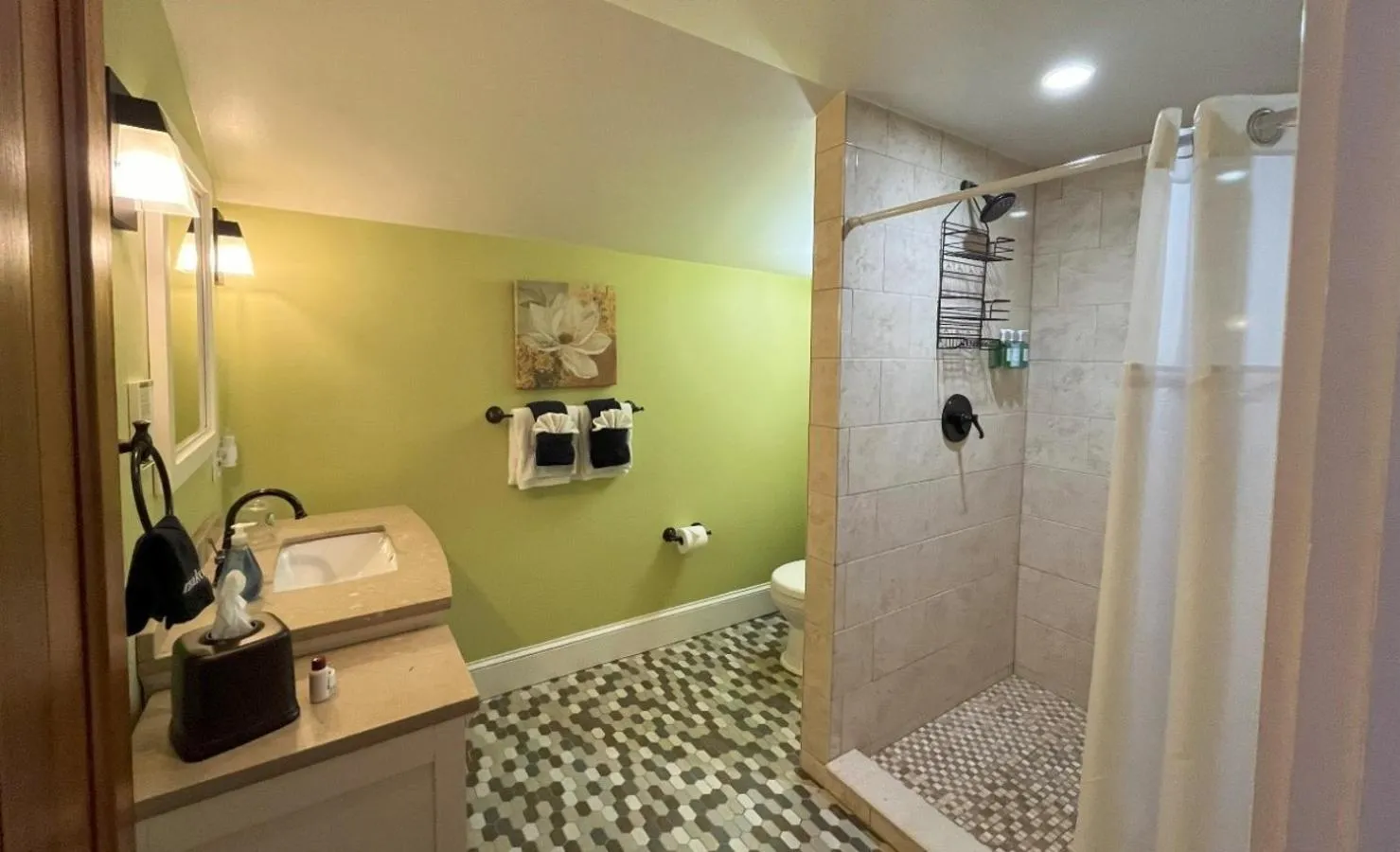 Bathroom in Saltair Inn Waterfront B&B