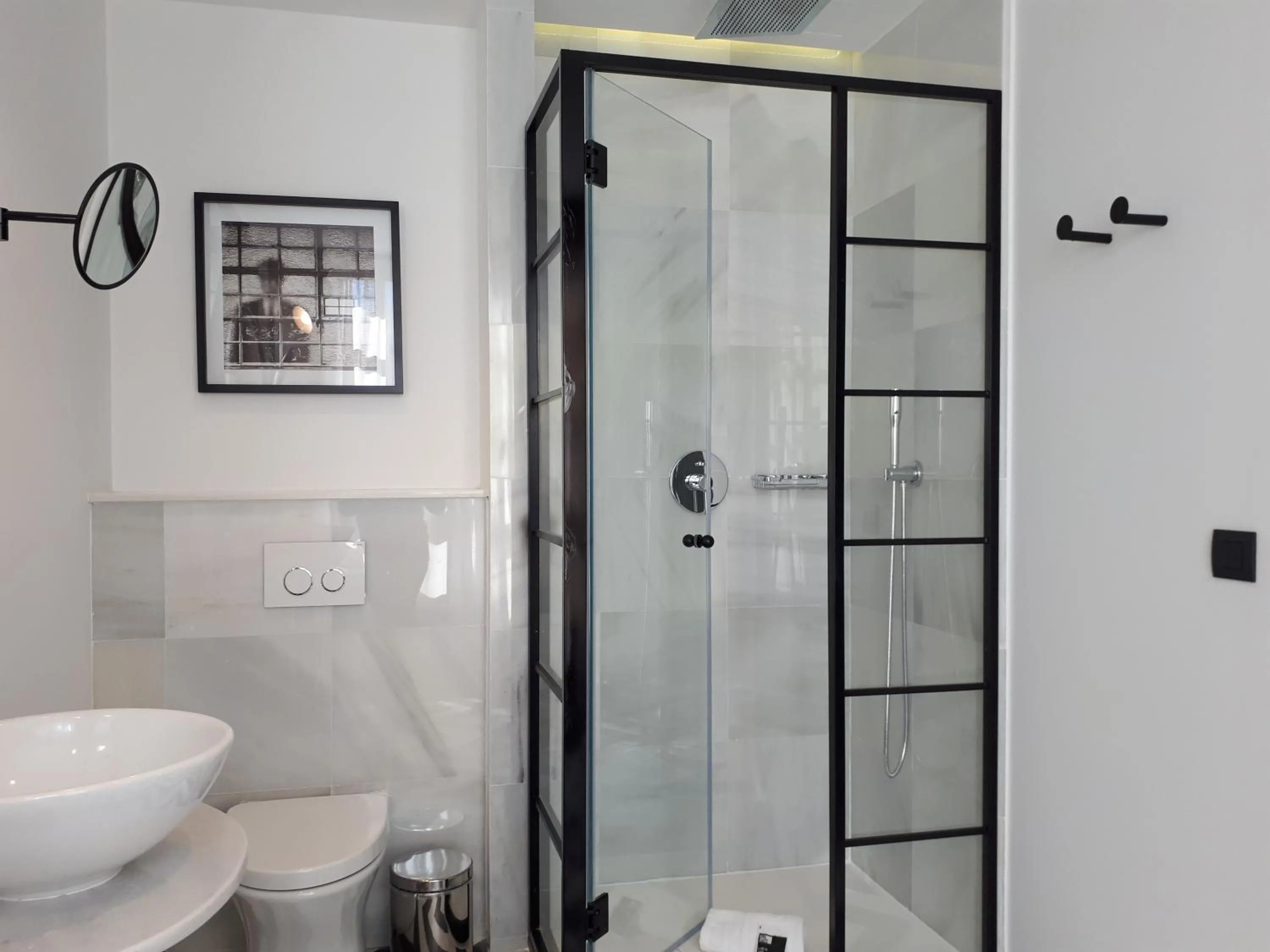 Shower in One Shot Conde Torrejón