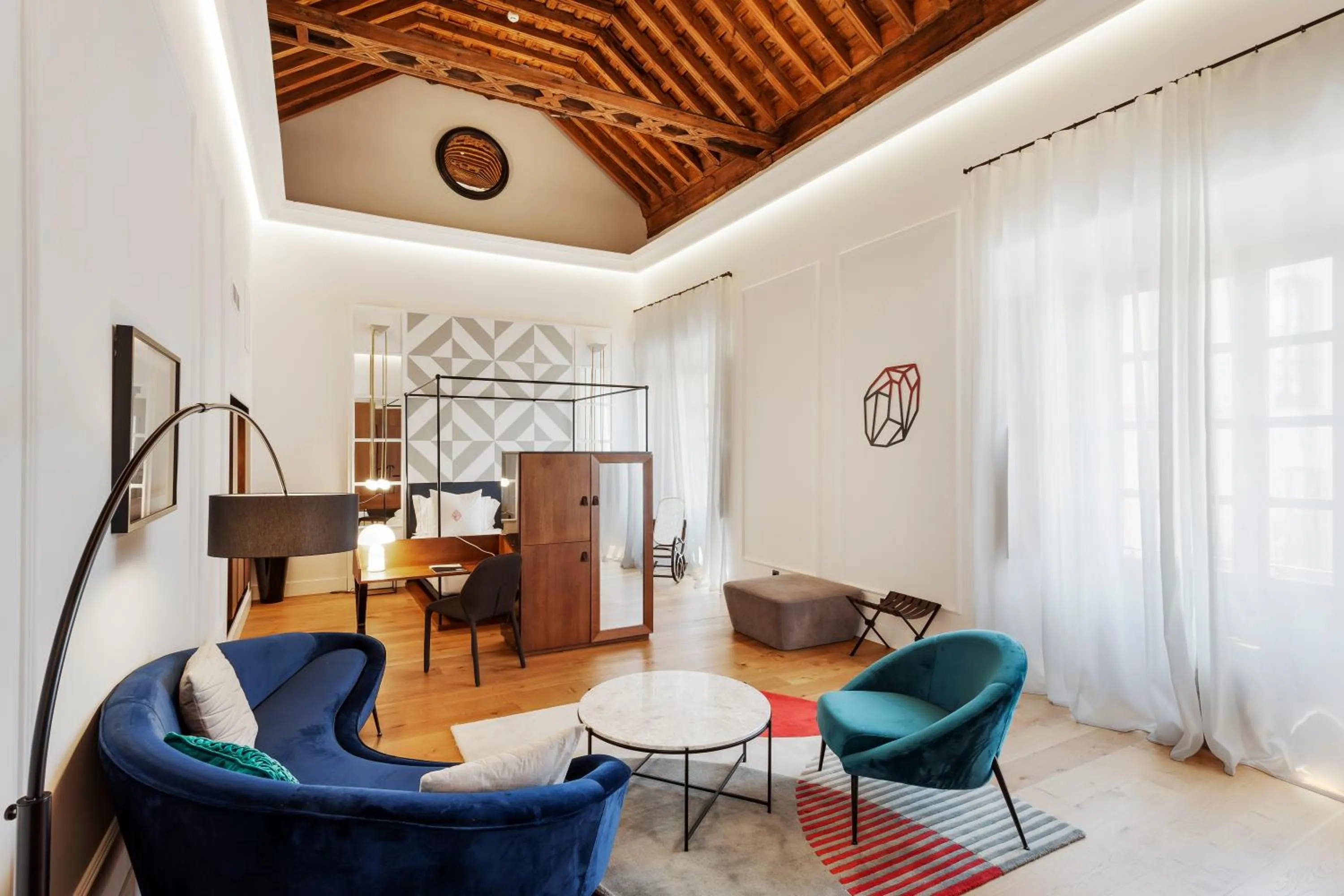 Photo of the whole room in One Shot Conde Torrejón