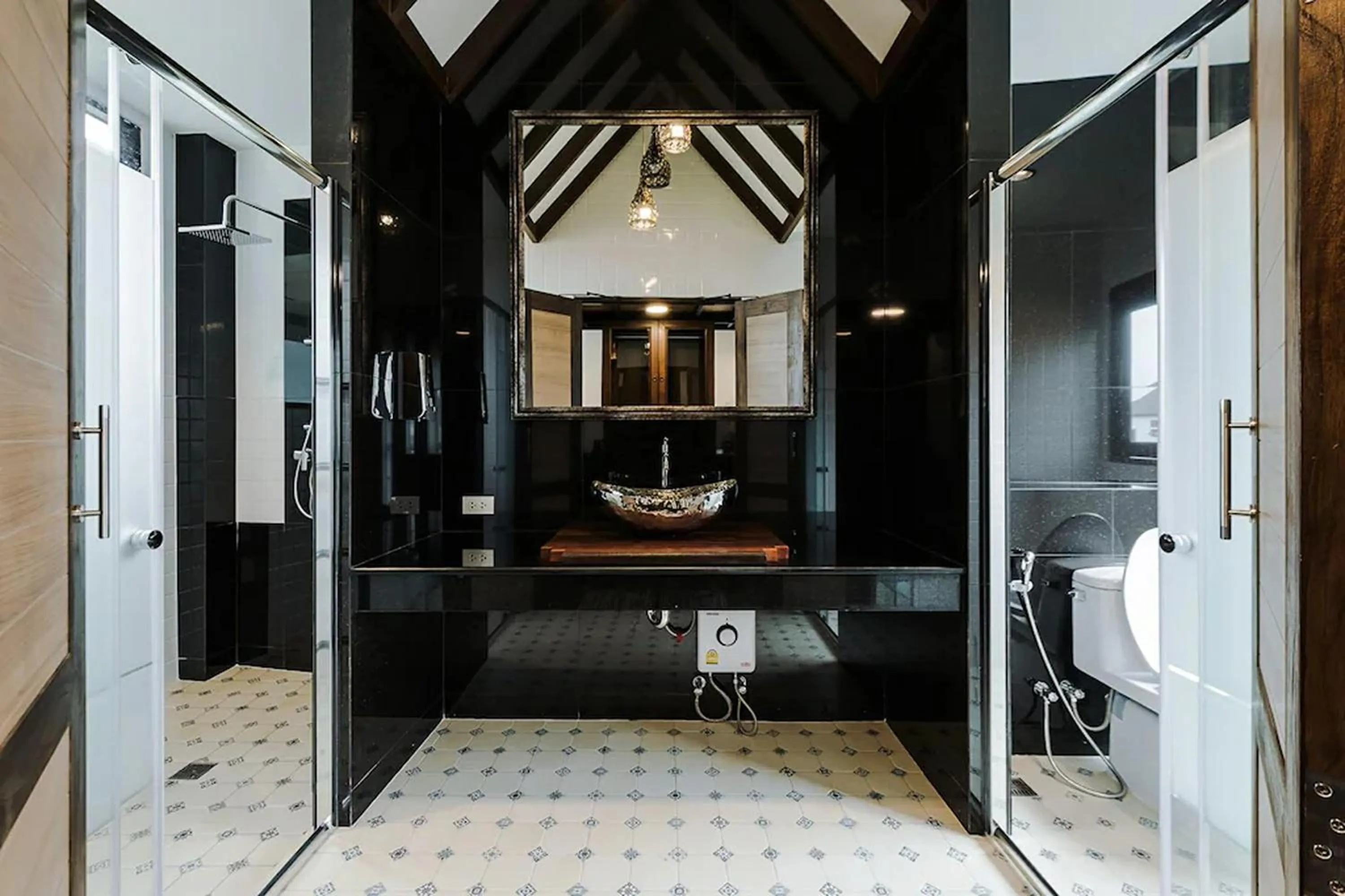 Bathroom in 33 Poshtel