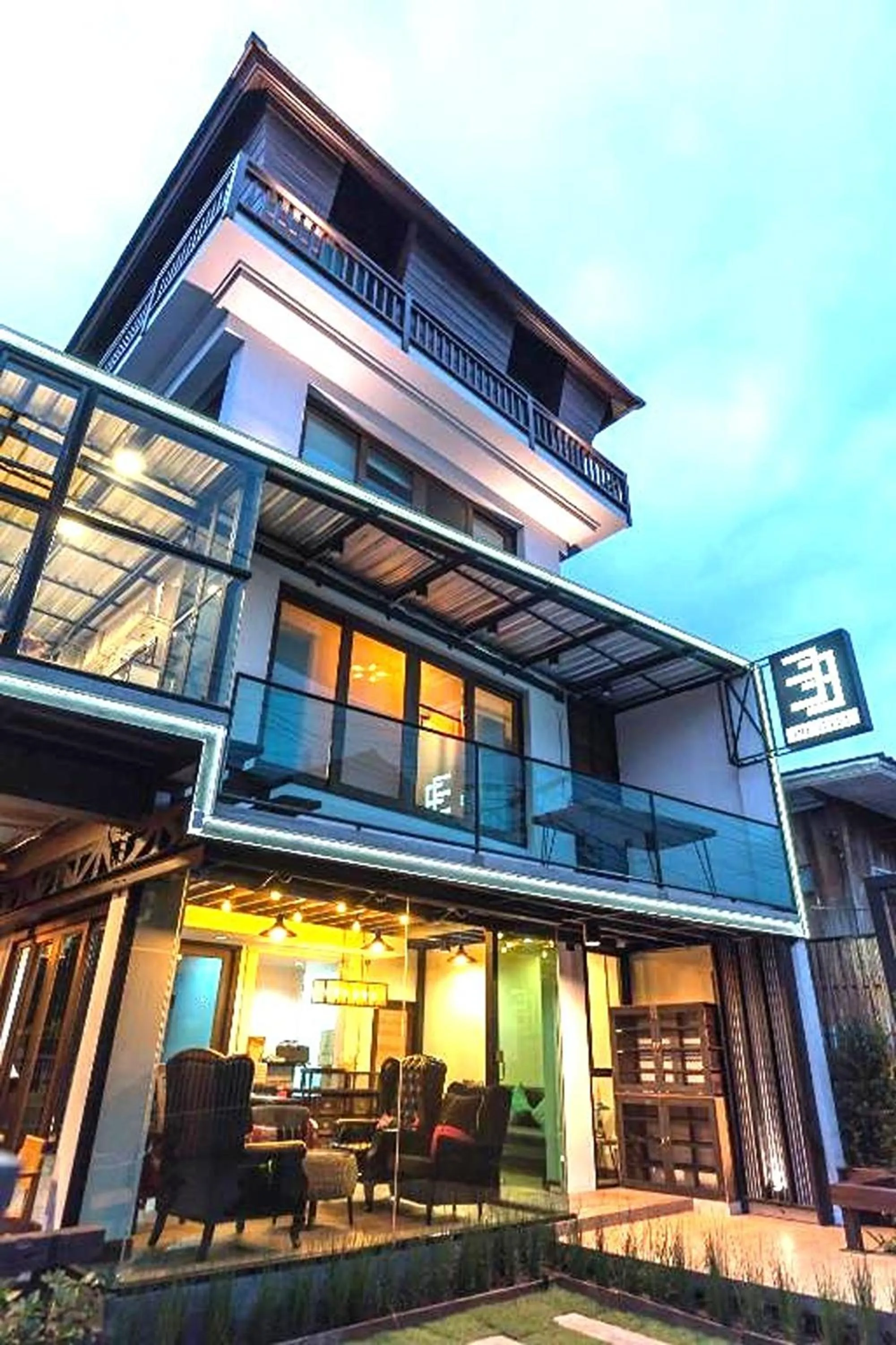 Property building in 33 Poshtel